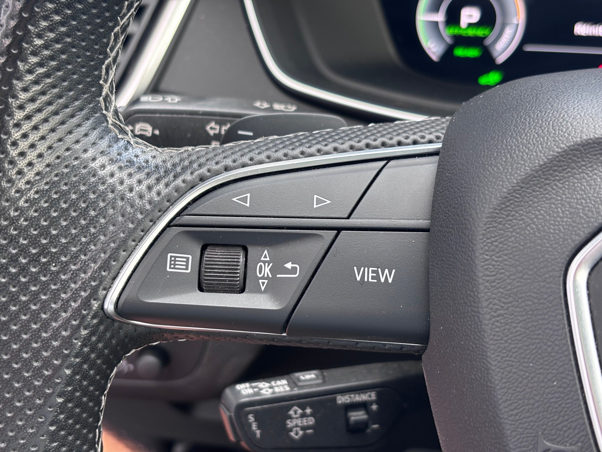 AUDI Q5 55 TFSI e PHEV S line quattro S-tronic-image-17