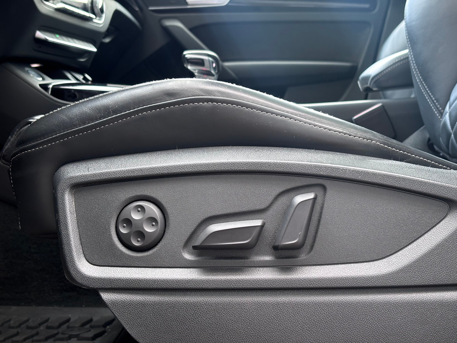 AUDI Q5 55 TFSI e PHEV S line quattro S-tronic-image-12