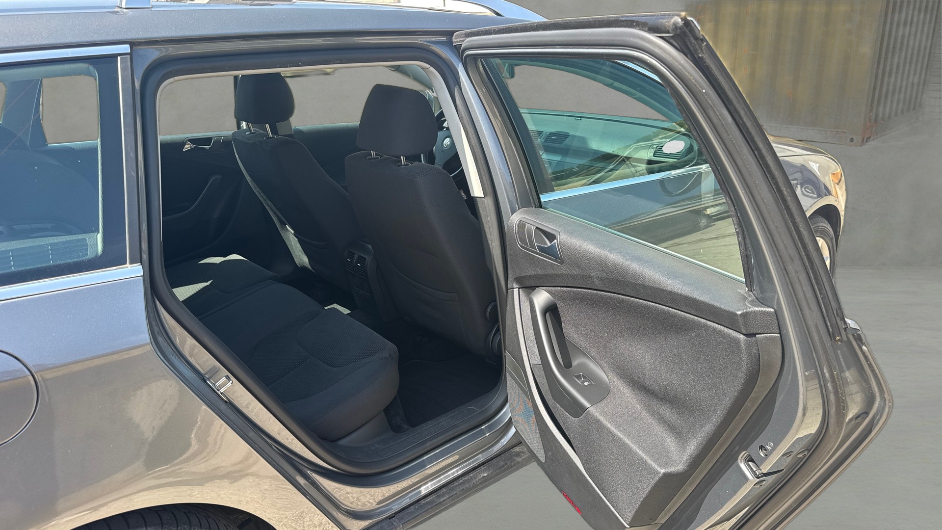 VW Passat Variant 3.2i 4Motion-image-11