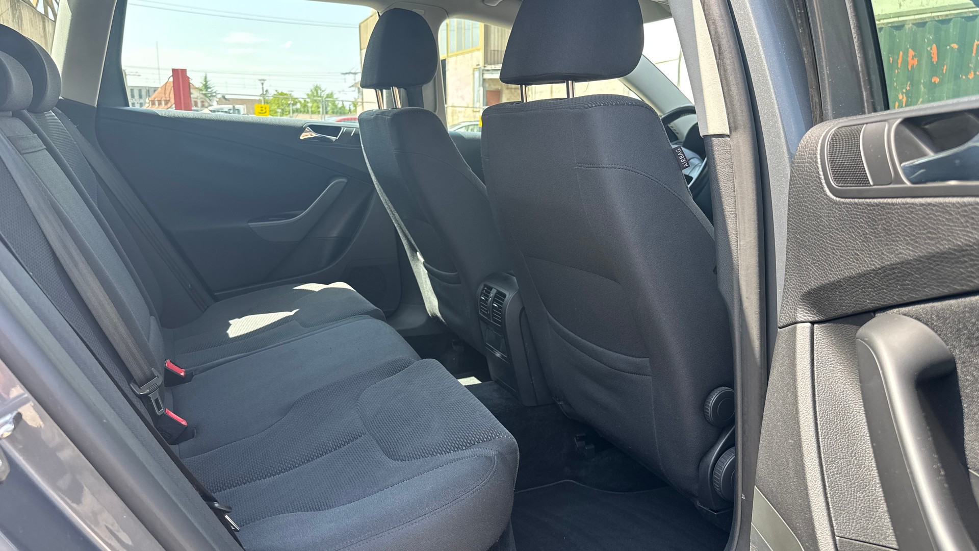 VW Passat Variant 3.2i 4Motion-image-12