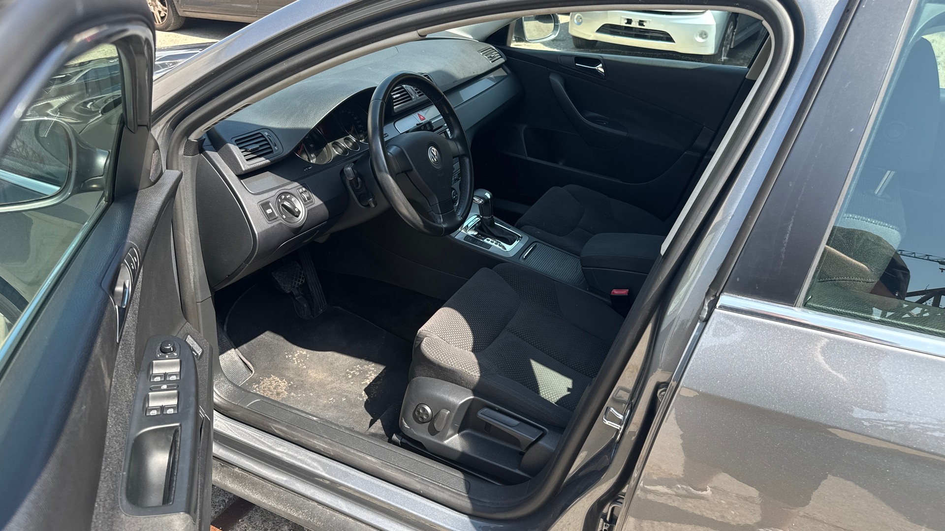 VW Passat Variant 3.2i 4Motion-image-17