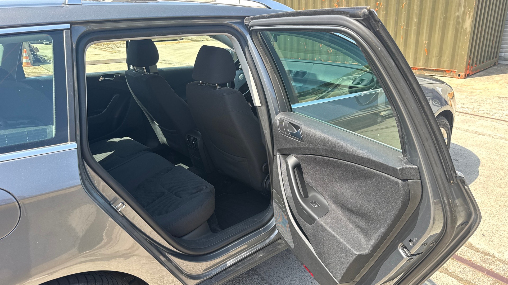 VW Passat Variant 3.2i 4Motion-image-11