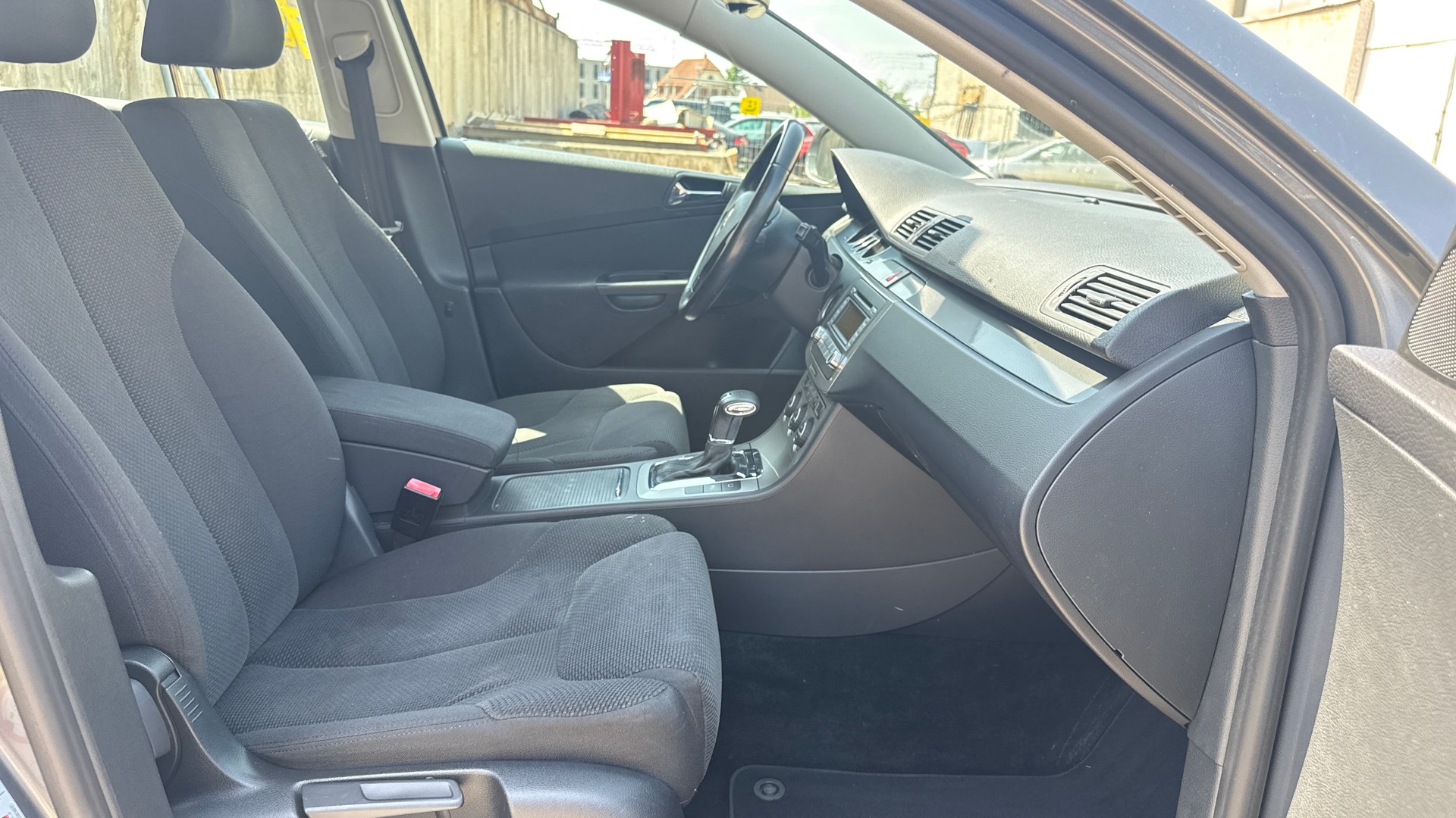 VW Passat Variant 3.2i 4Motion-image-16