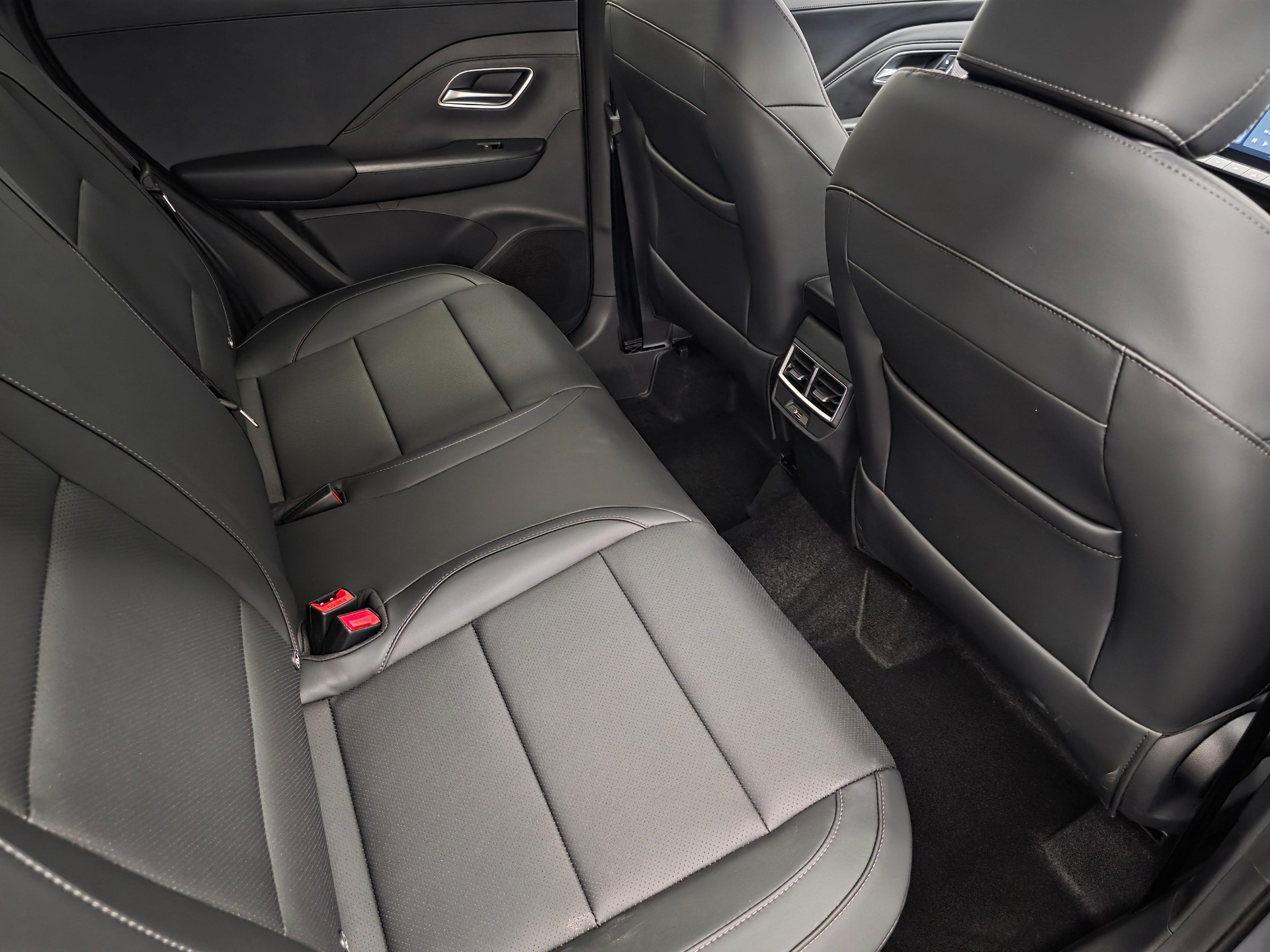 MG ZS 1.5 Hybrid+ Luxury-image-12