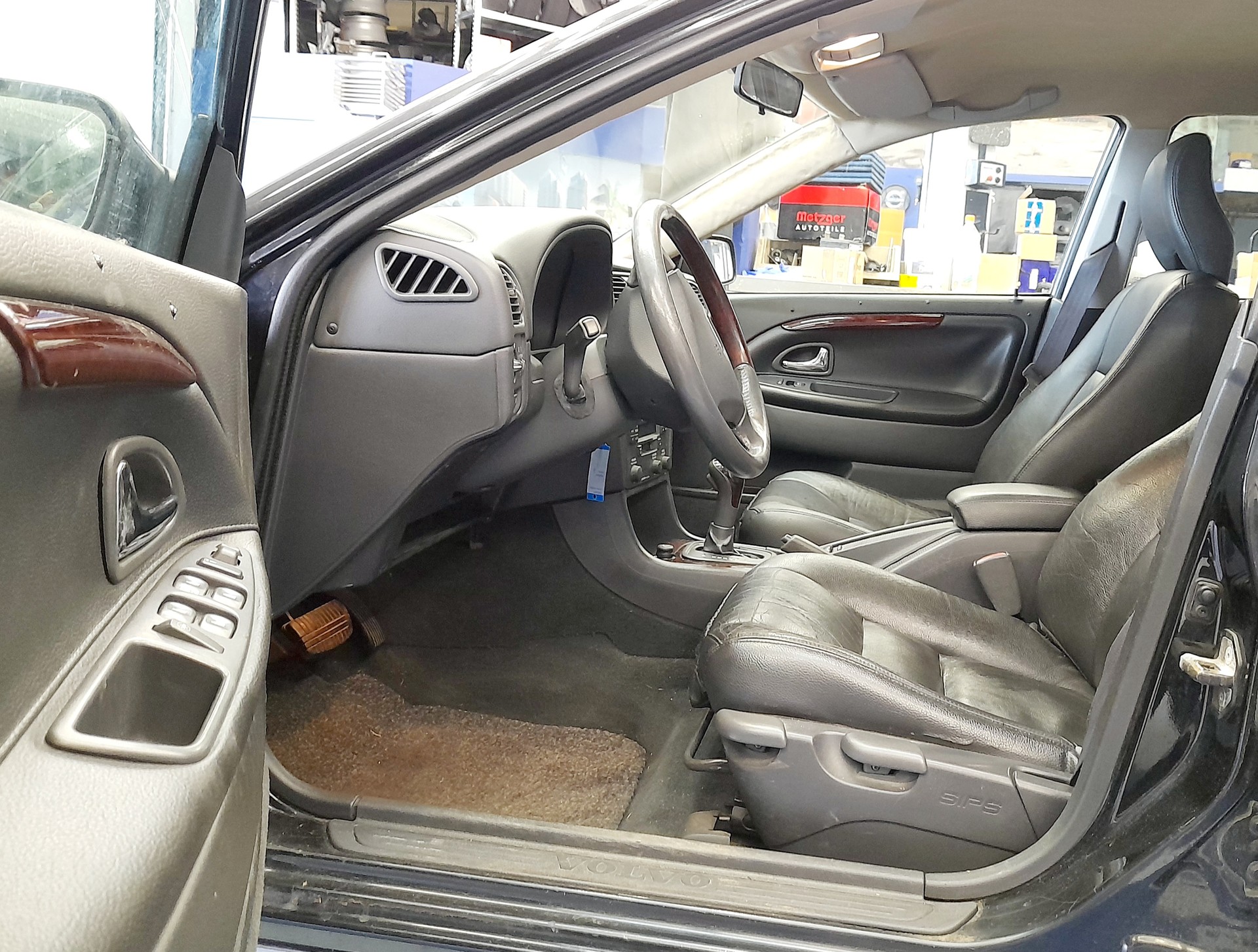 VOLVO V40 2.0T-image-5