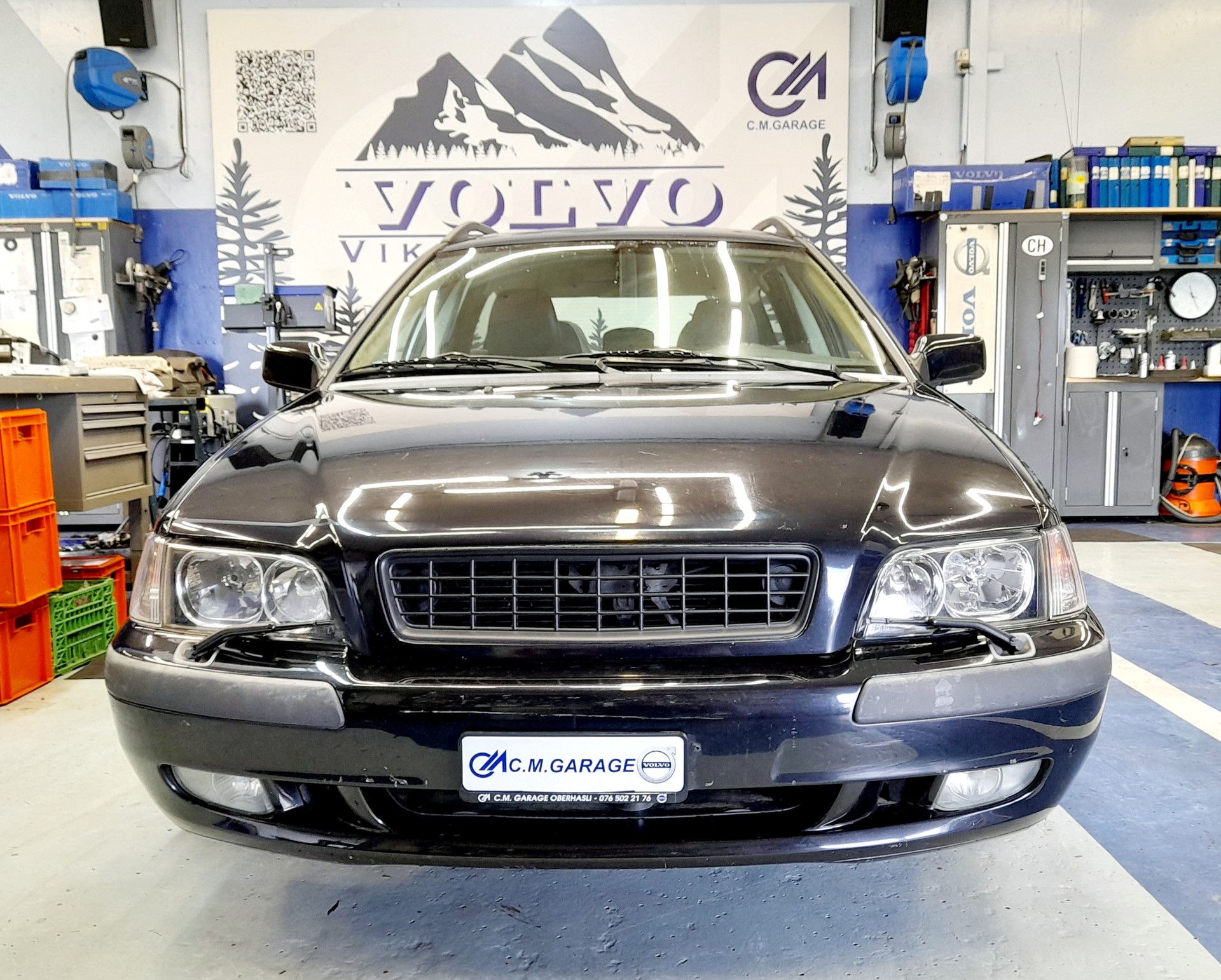 VOLVO V40 2.0T-image-1
