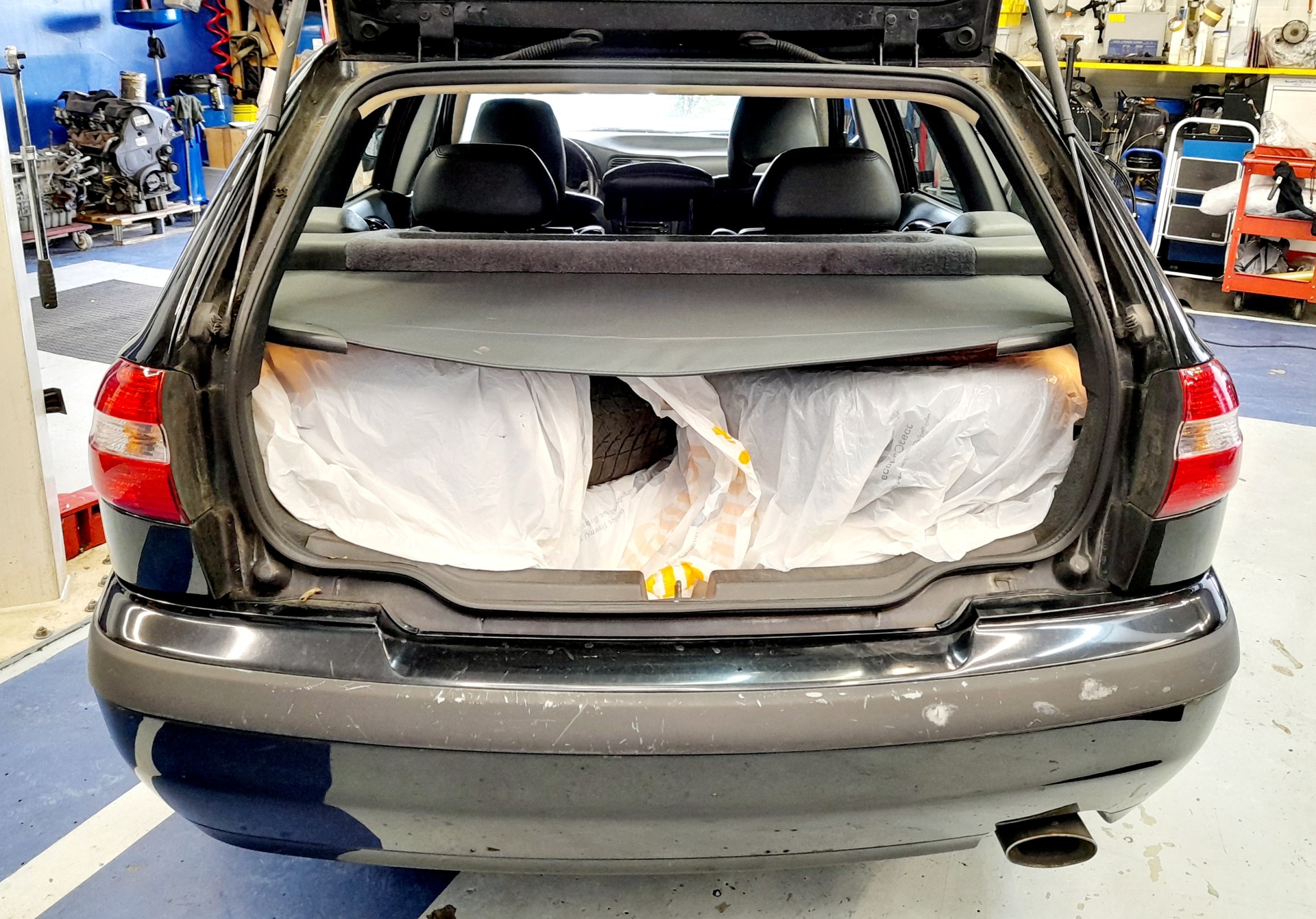 VOLVO V40 2.0T-image-8