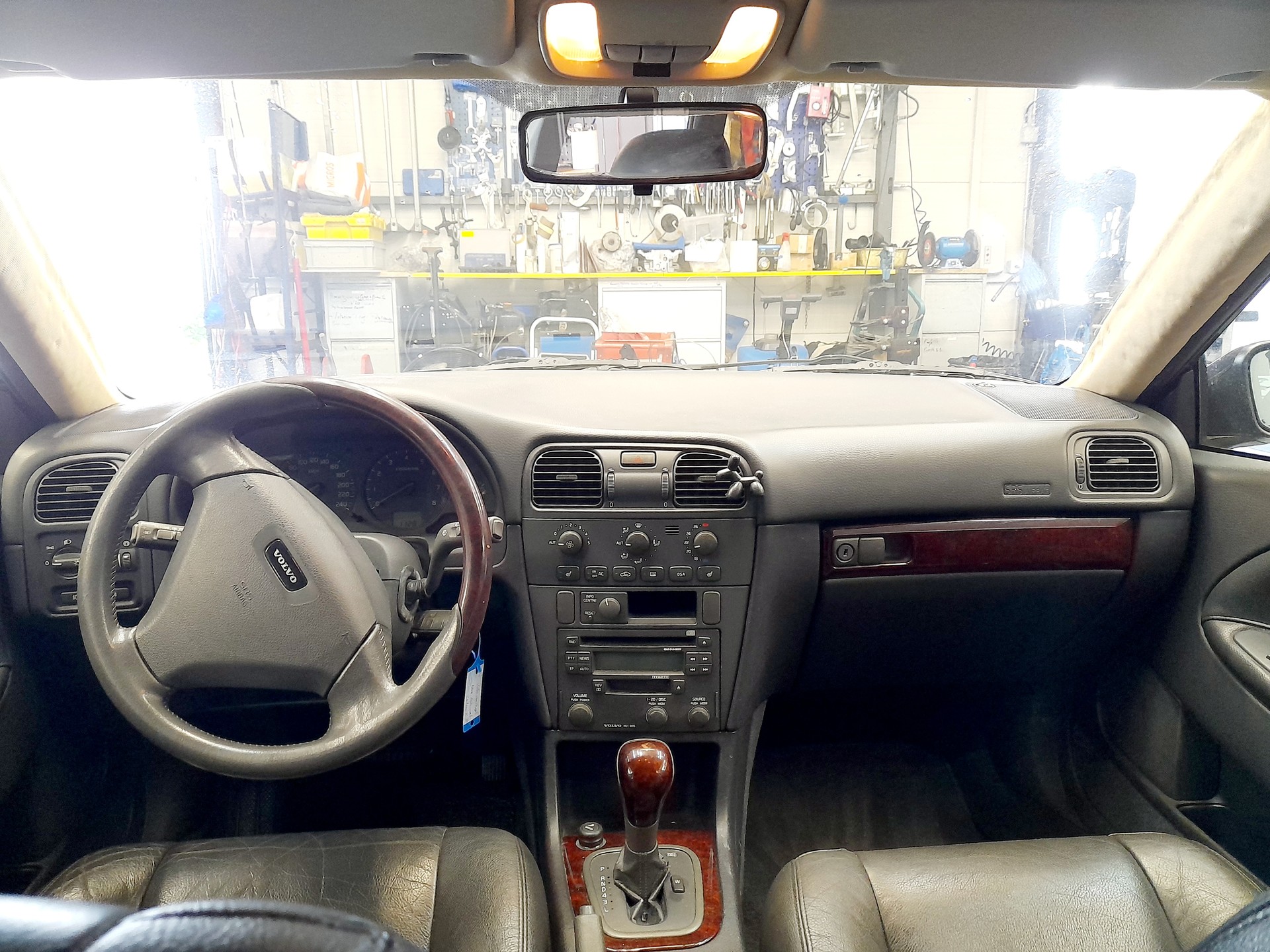 VOLVO V40 2.0T-image-7