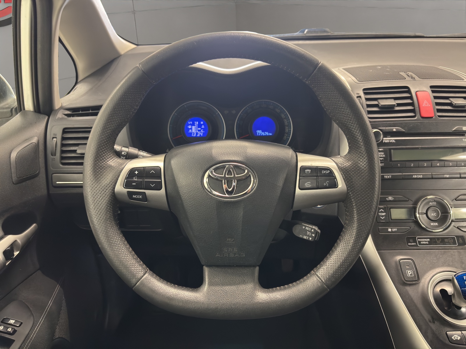 TOYOTA Auris 1.8 16V HSD Linea Sol-image-9