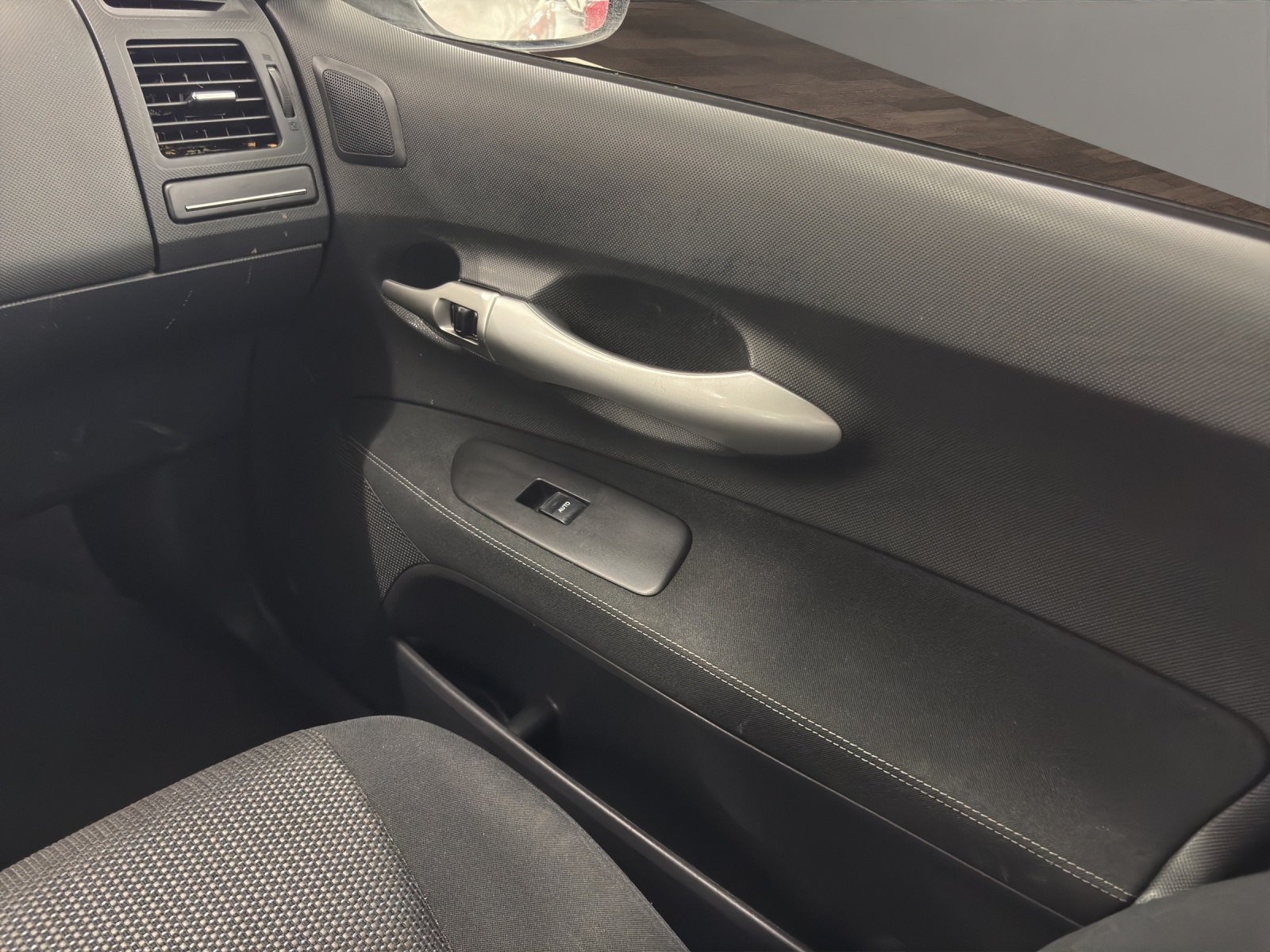 TOYOTA Auris 1.8 16V HSD Linea Sol-image-16