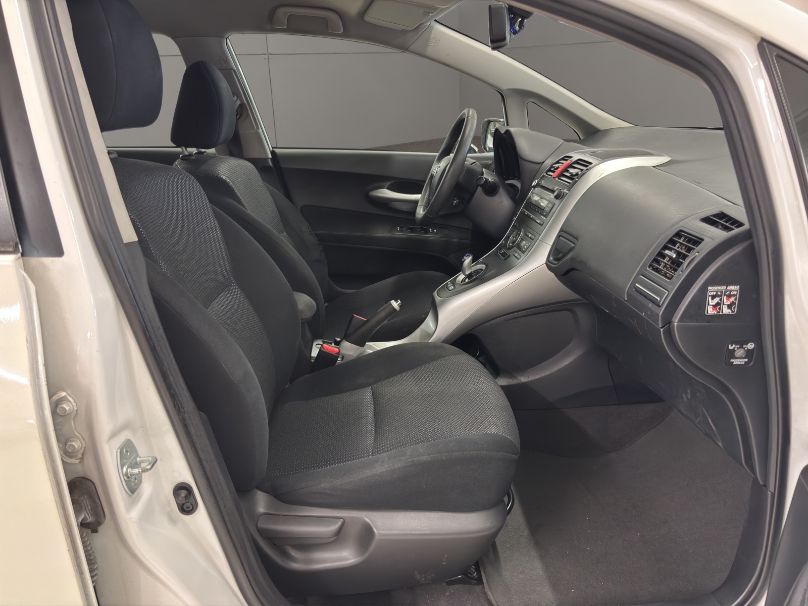 TOYOTA Auris 1.8 16V HSD Linea Sol-image-17