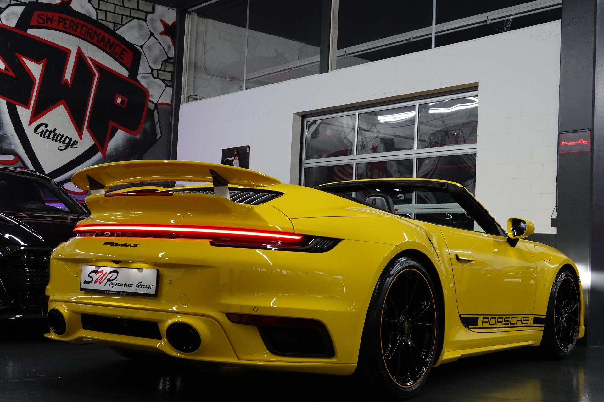 PORSCHE 911 TURBO S CABRIO PDK CH- FZ - RACING GELB - TECHART-image-26