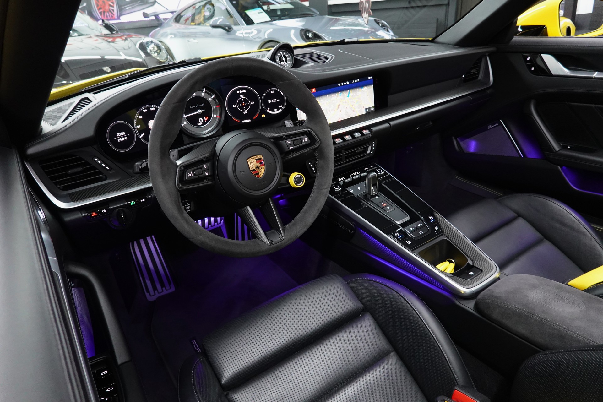 PORSCHE 911 TURBO S CABRIO PDK CH- FZ - RACING GELB - TECHART-image-31