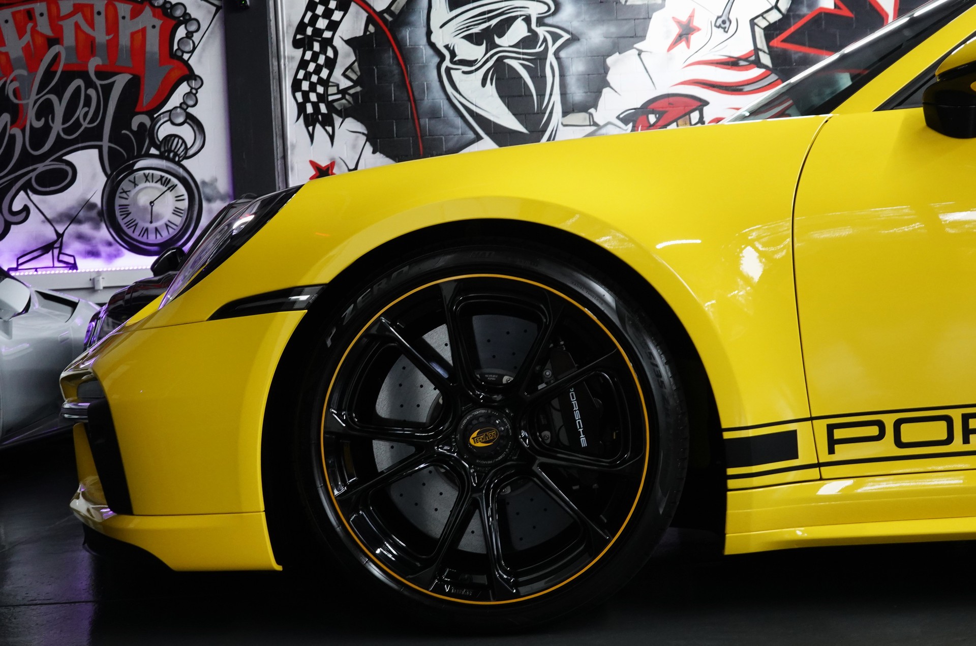 PORSCHE 911 TURBO S CABRIO PDK CH- FZ - RACING GELB - TECHART-image-9