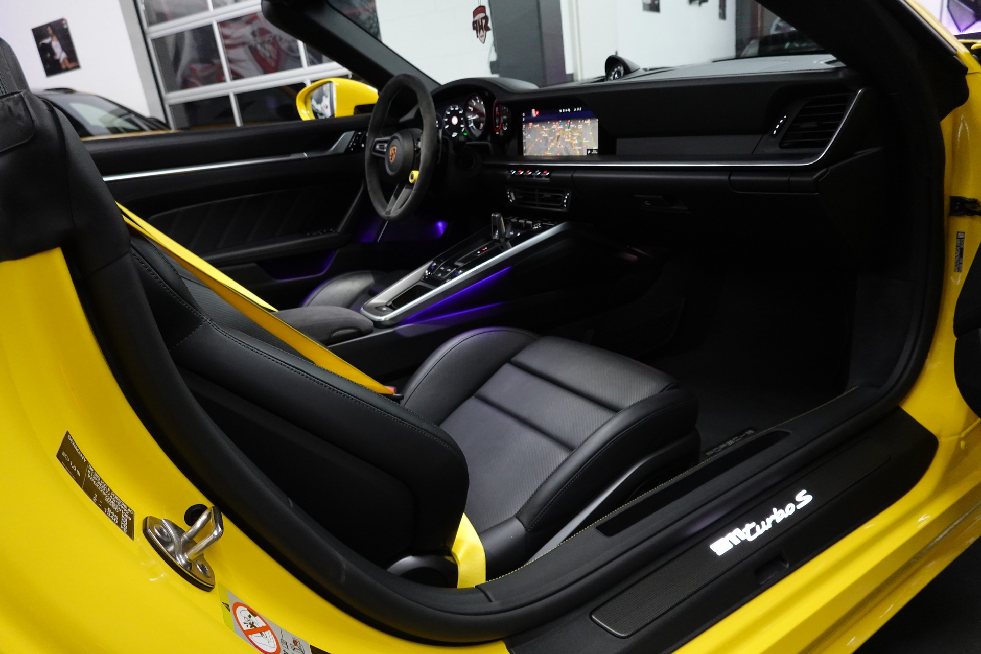 PORSCHE 911 TURBO S CABRIO PDK CH- FZ - RACING GELB - TECHART-image-46