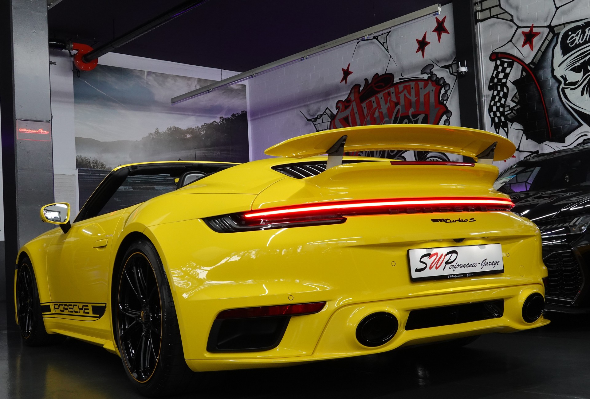 PORSCHE 911 TURBO S CABRIO PDK CH- FZ - RACING GELB - TECHART-image-12