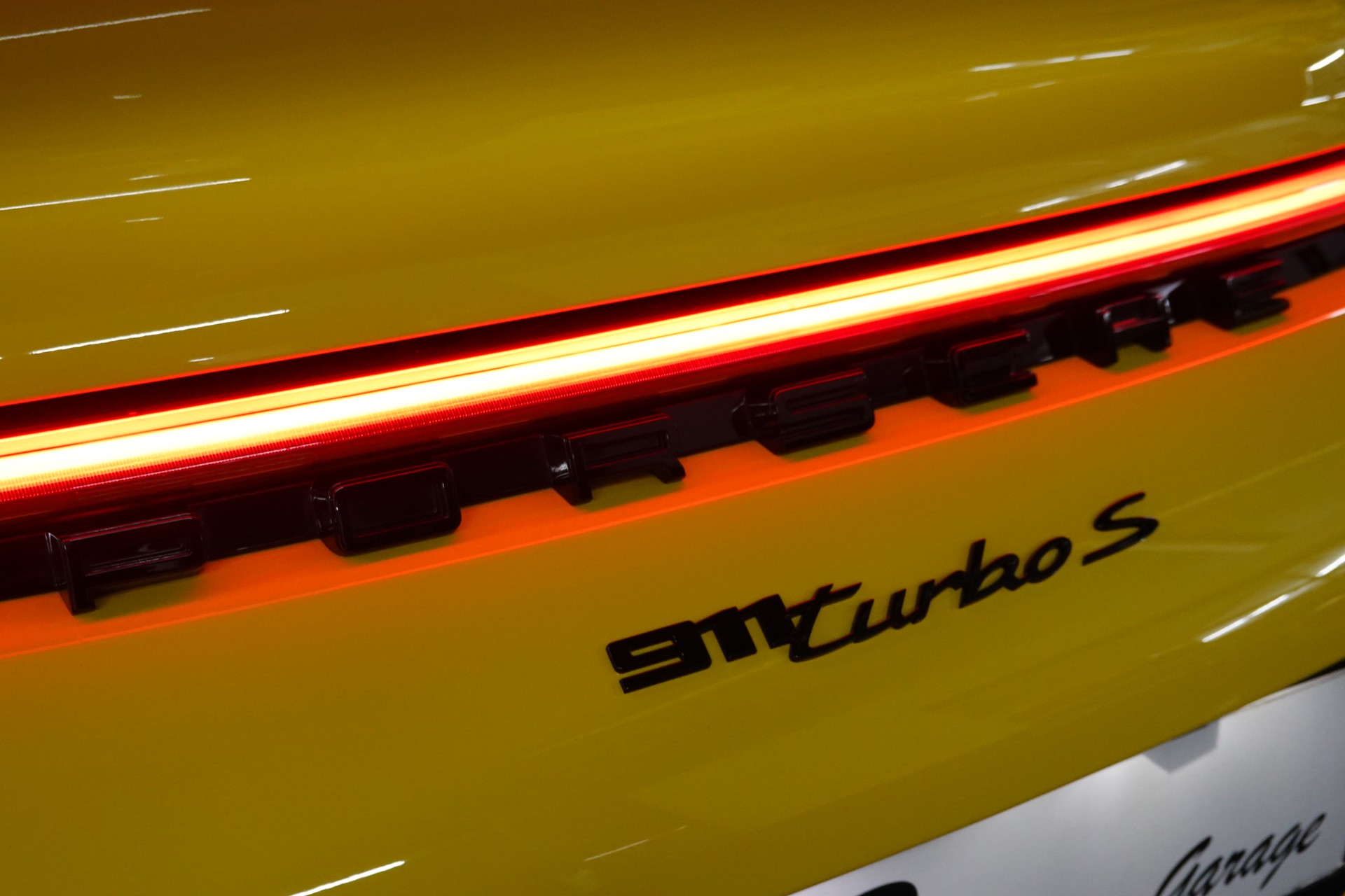 PORSCHE 911 TURBO S CABRIO PDK CH- FZ - RACING GELB - TECHART-image-16