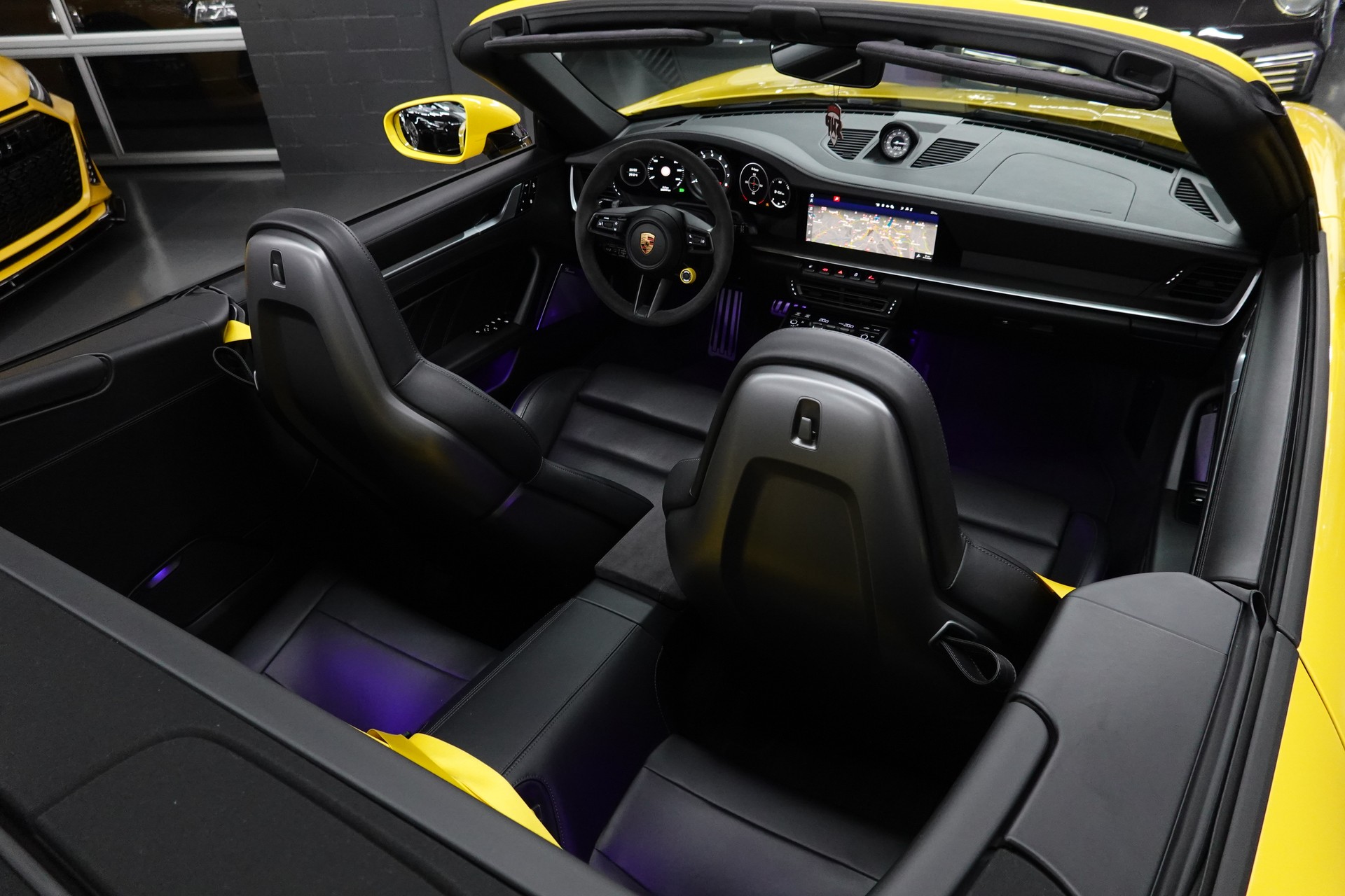 PORSCHE 911 TURBO S CABRIO PDK CH- FZ - RACING GELB - TECHART-image-44