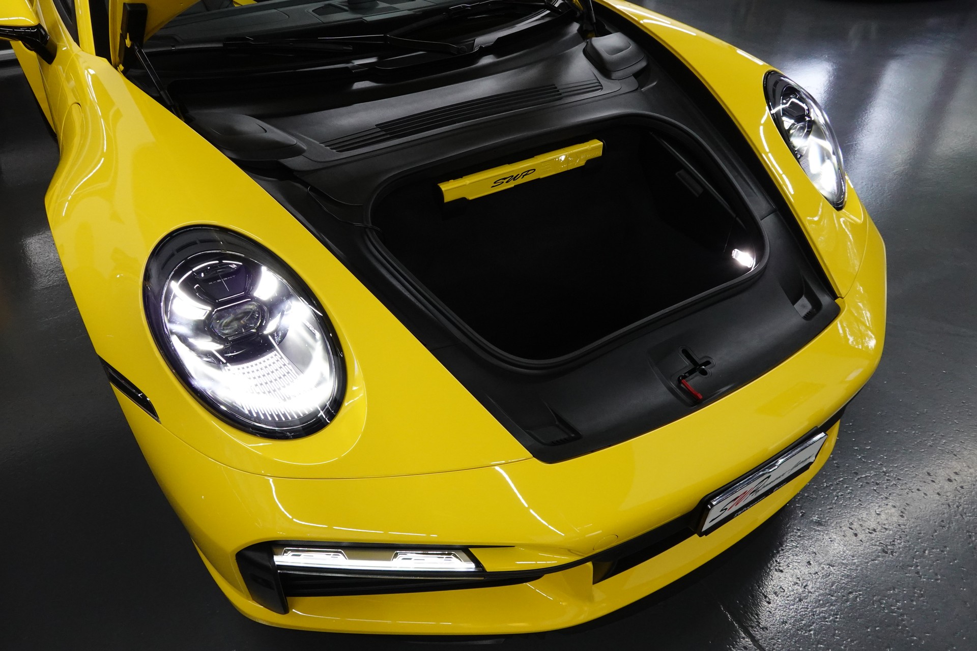 PORSCHE 911 TURBO S CABRIO PDK CH- FZ - RACING GELB - TECHART-image-4