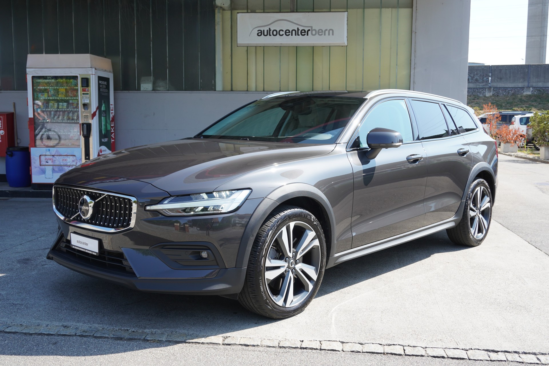 VOLVO V60 Cross Country B5 Mild Hybrid Ultimate AWD Geartronic-image-1