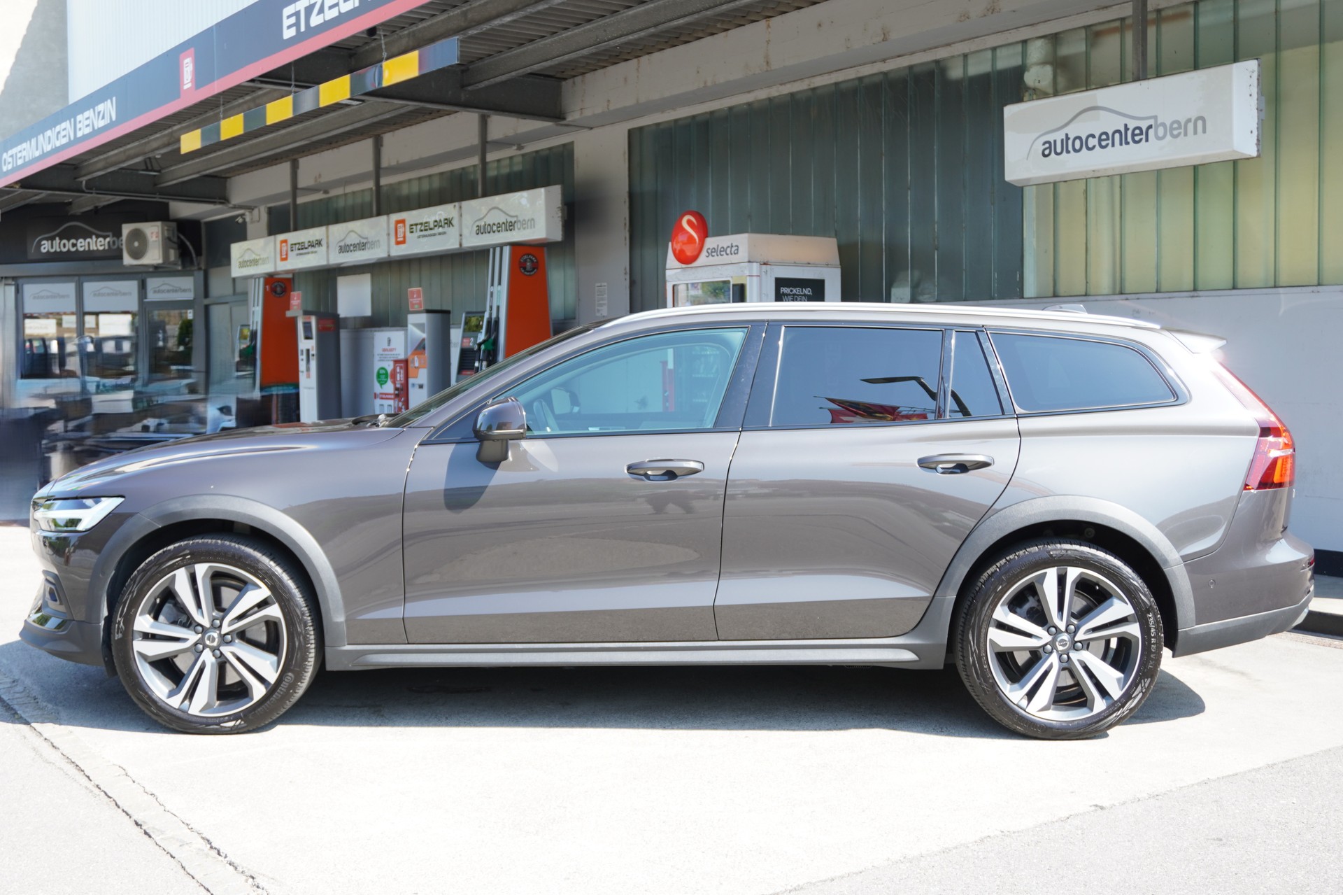 VOLVO V60 Cross Country B5 Mild Hybrid Ultimate AWD Geartronic-image-8