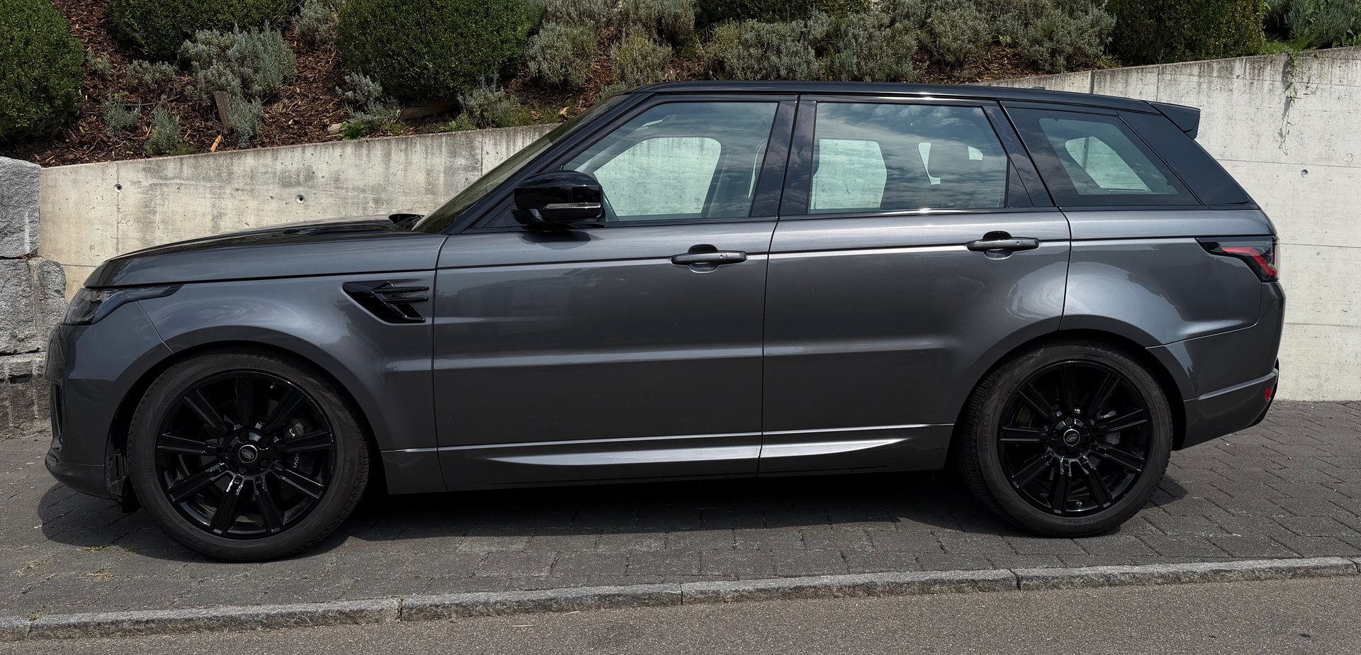 LAND ROVER 2.0 P400e HSE-image-2