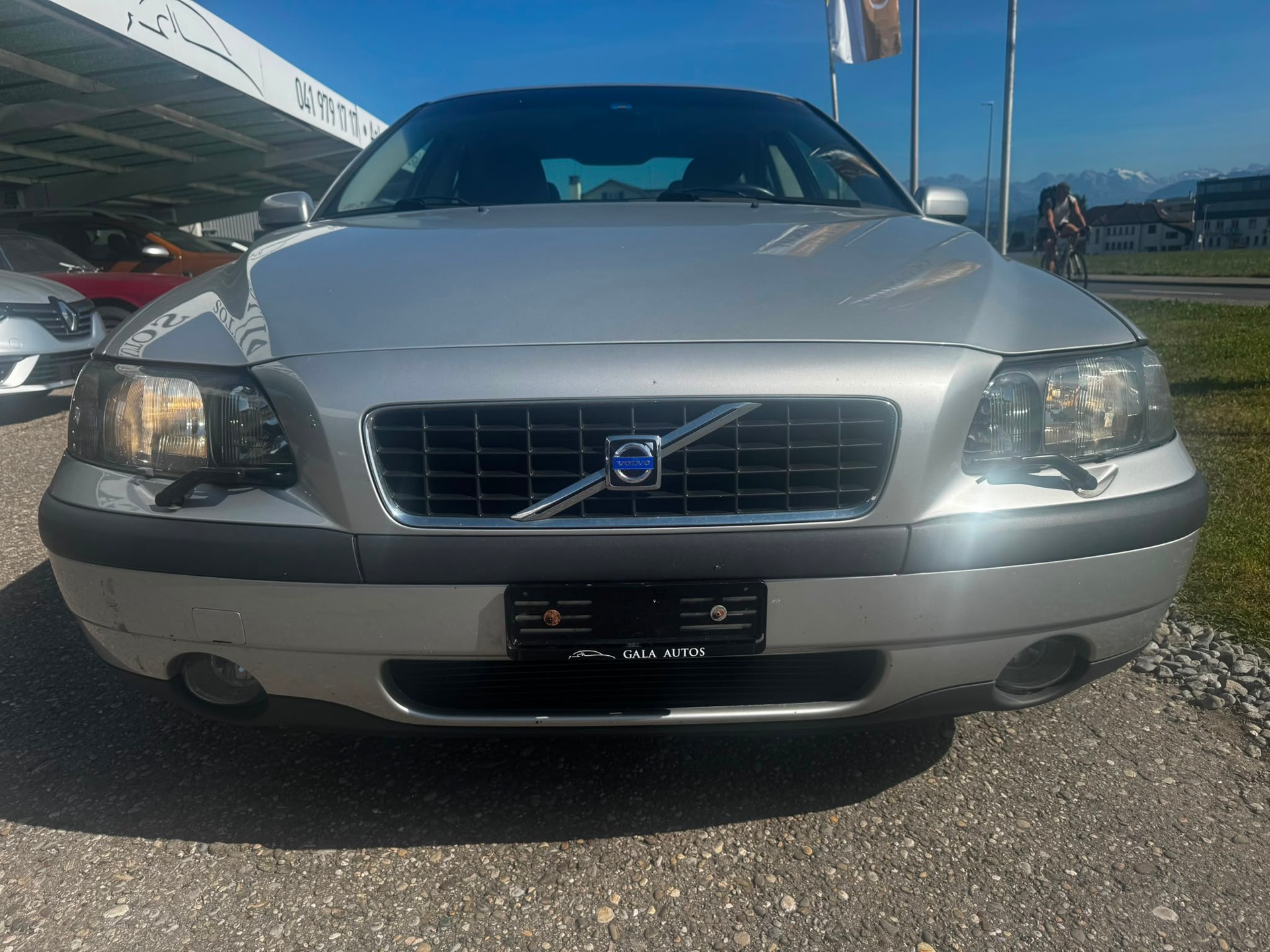 VOLVO S60 2.5T-image-1