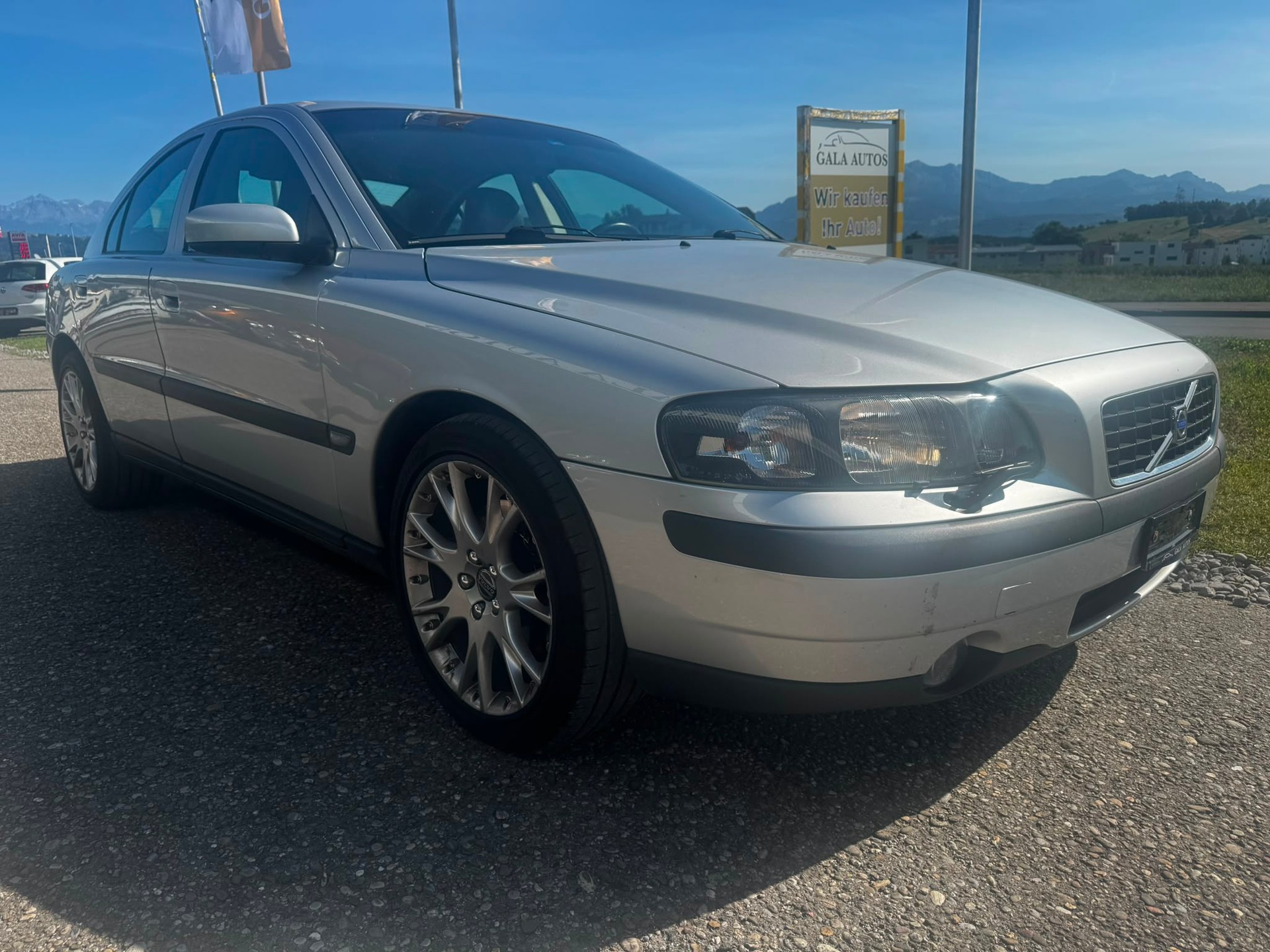VOLVO S60 2.5T-image-2