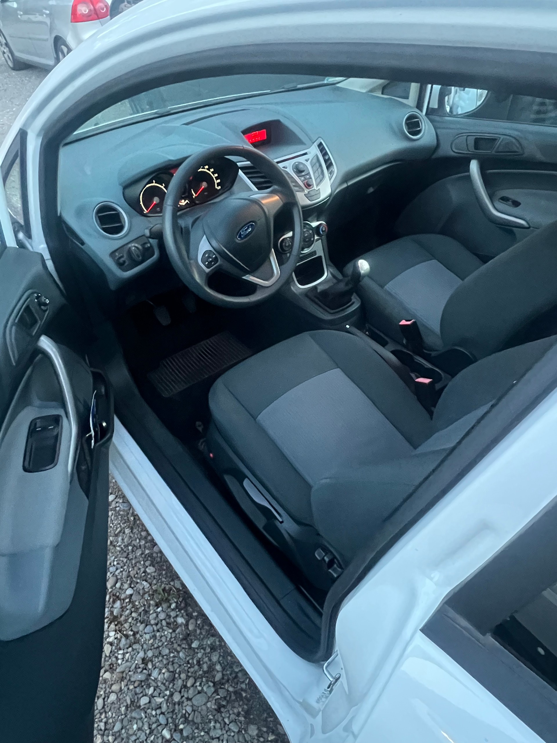 FORD Fiesta 1.25 16V Ambiente-image-3