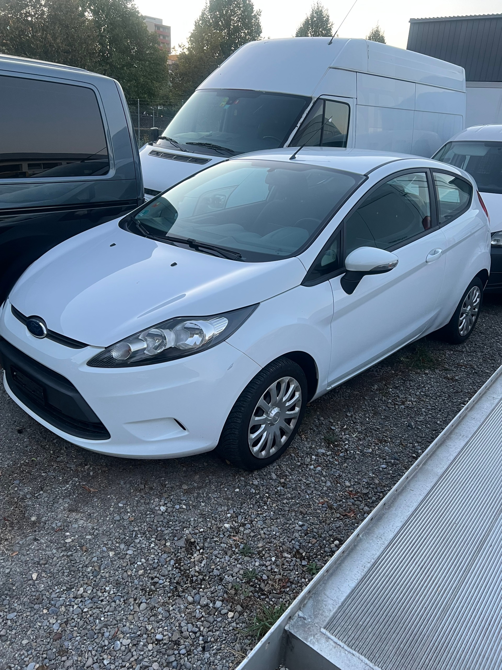 FORD Fiesta 1.25 16V Ambiente-image-1