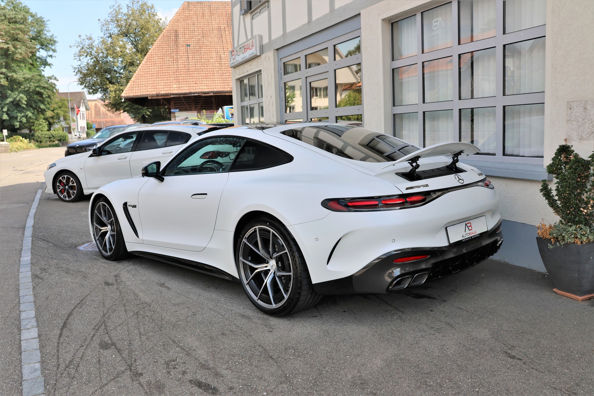MERCEDES-BENZ AMG GT 63 4Matic+ Executive Edition (CH) *Magno White*-image-6