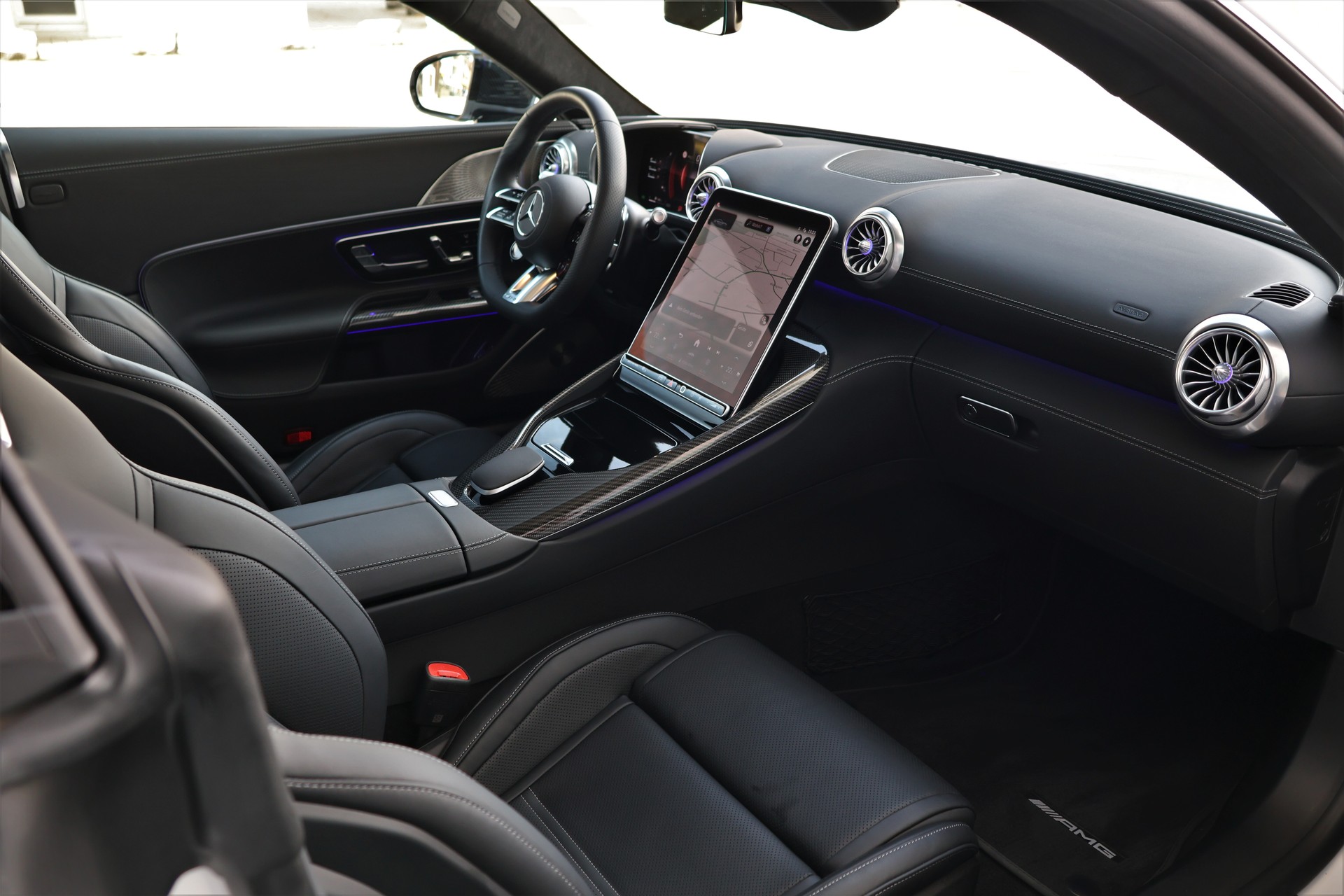 MERCEDES-BENZ AMG GT 63 4Matic+ Executive Edition (CH) *Magno White*-image-17