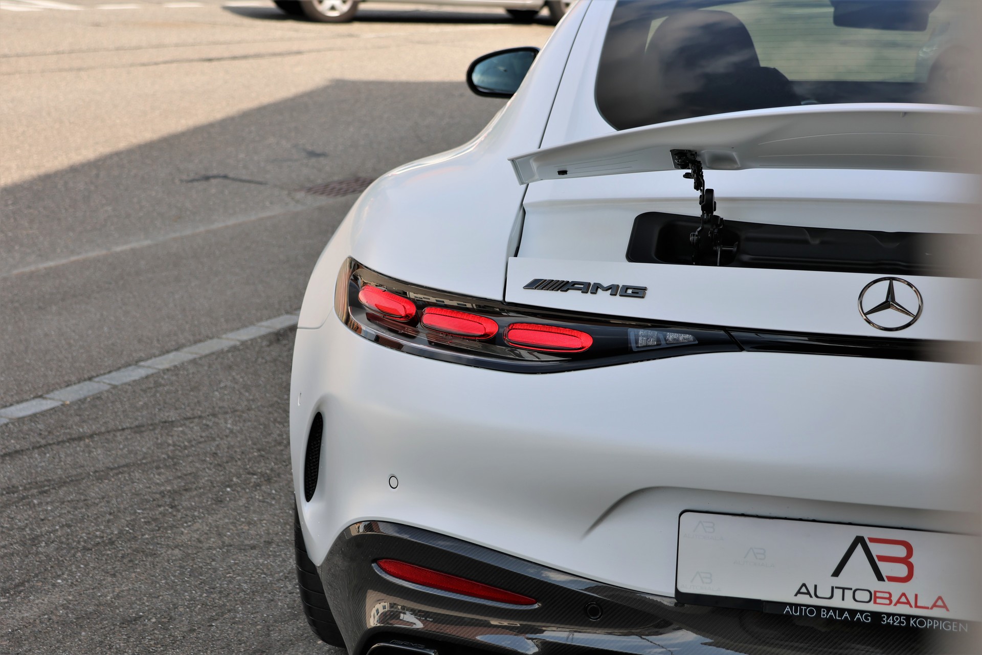 MERCEDES-BENZ AMG GT 63 4Matic+ Executive Edition (CH) *Magno White*-image-5