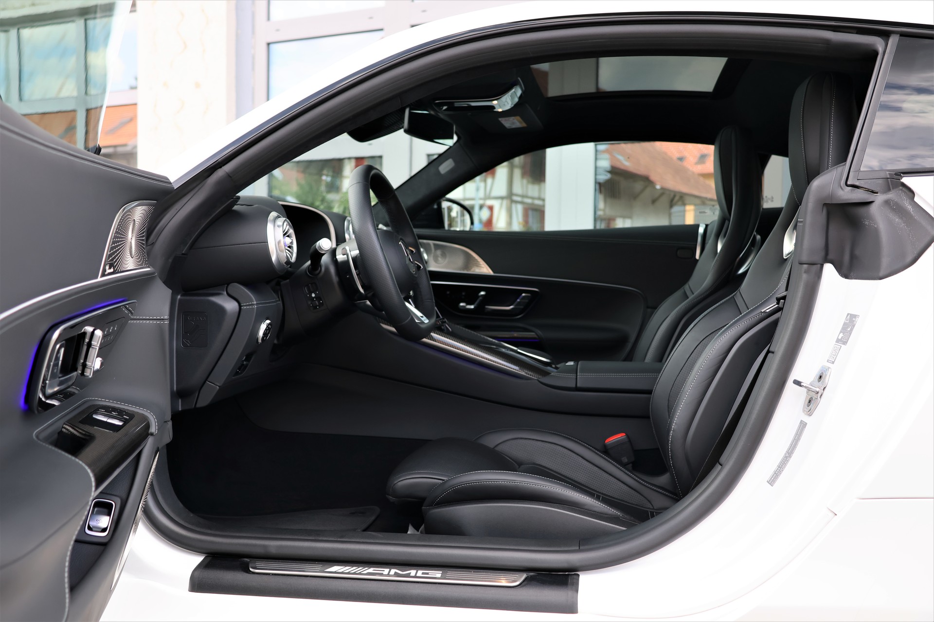 MERCEDES-BENZ AMG GT 63 4Matic+ Executive Edition (CH) *Magno White*-image-10