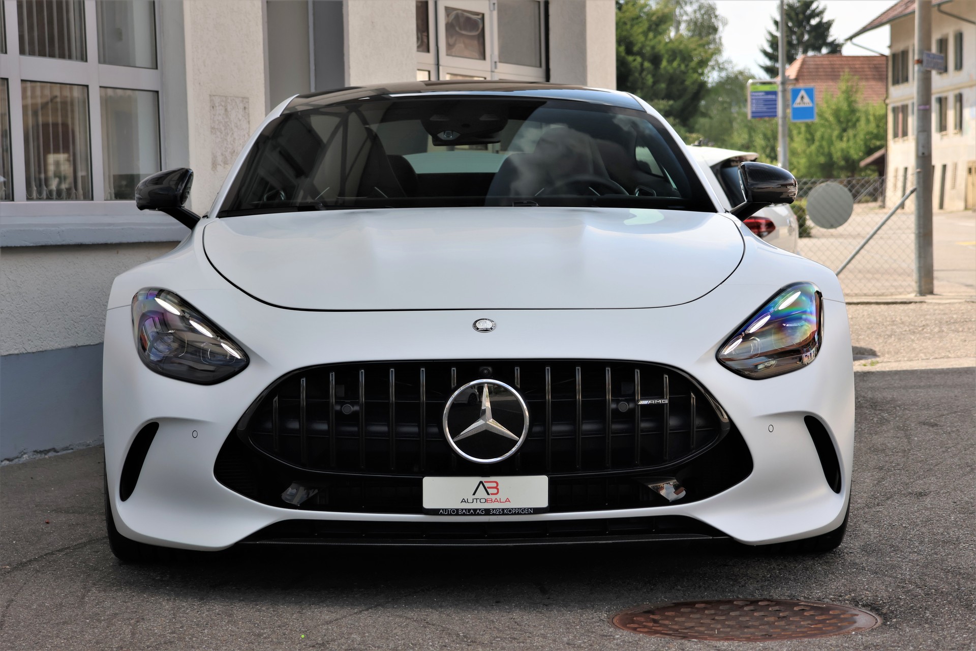 MERCEDES-BENZ AMG GT 63 4Matic+ Executive Edition (CH) *Magno White*-image-1