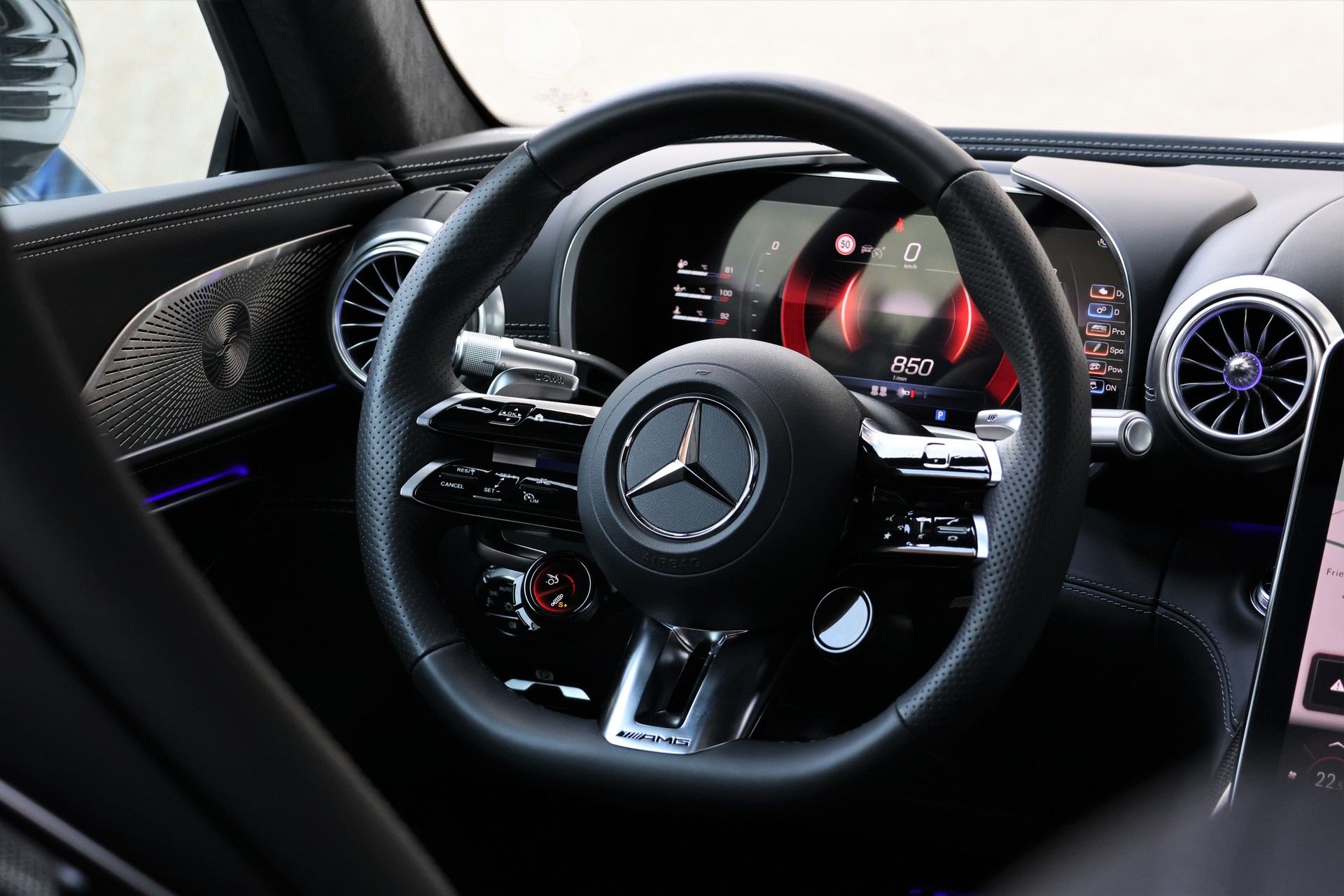 MERCEDES-BENZ AMG GT 63 4Matic+ Executive Edition (CH) *Magno White*-image-15
