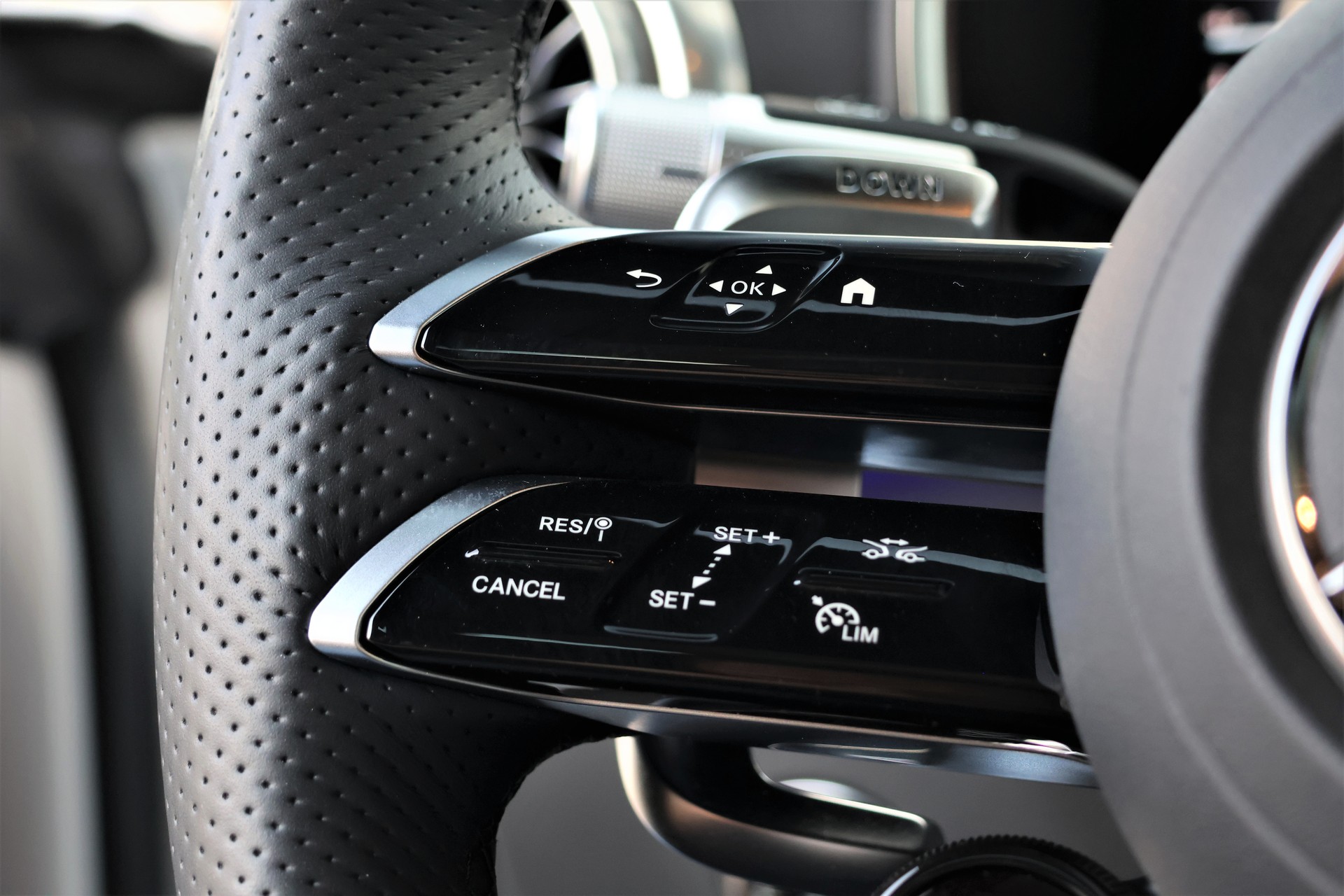 MERCEDES-BENZ AMG GT 63 4Matic+ Executive Edition (CH) *Magno White*-image-21