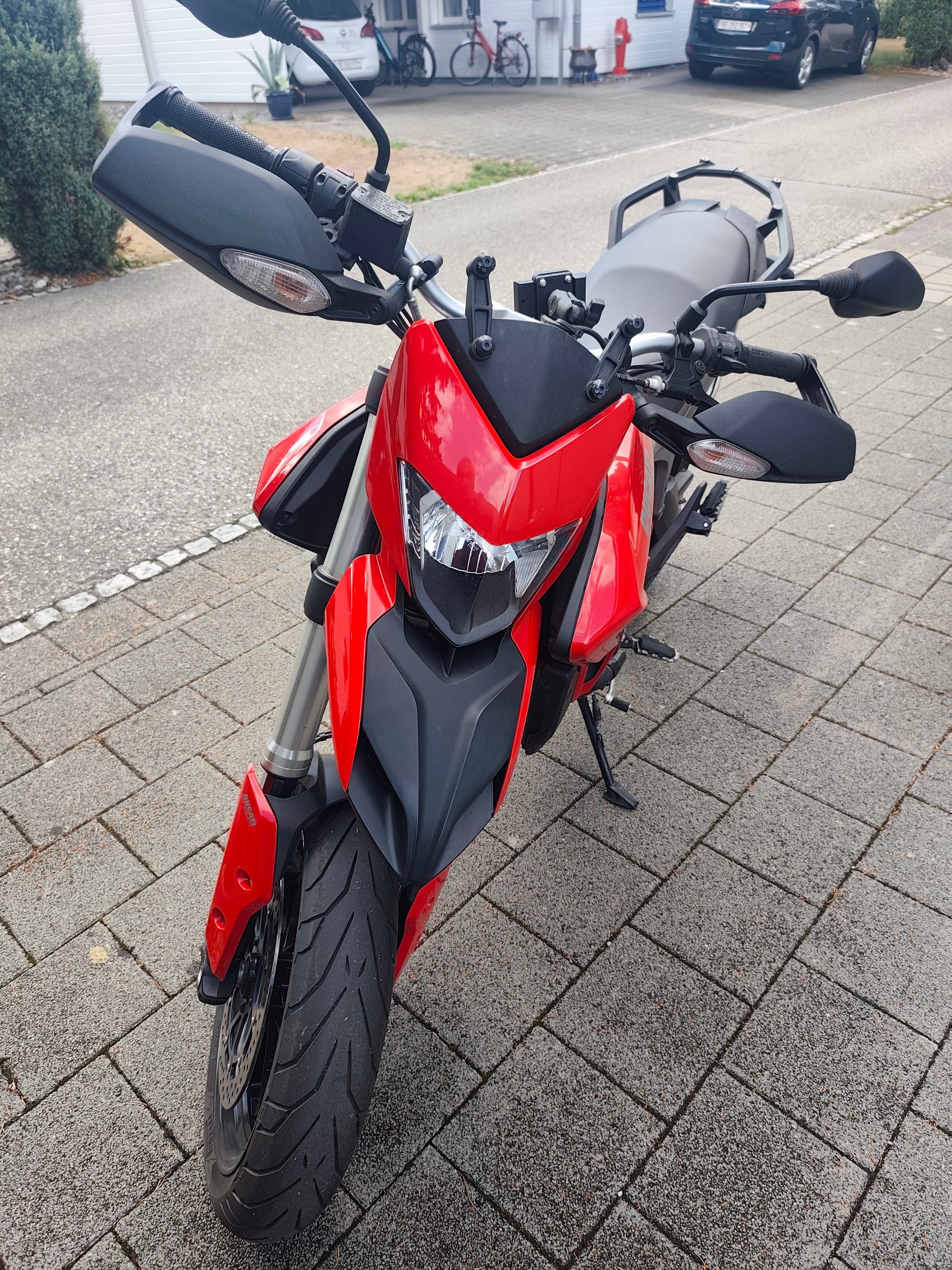 DUCATI Hypermotard 821 SP-image-2