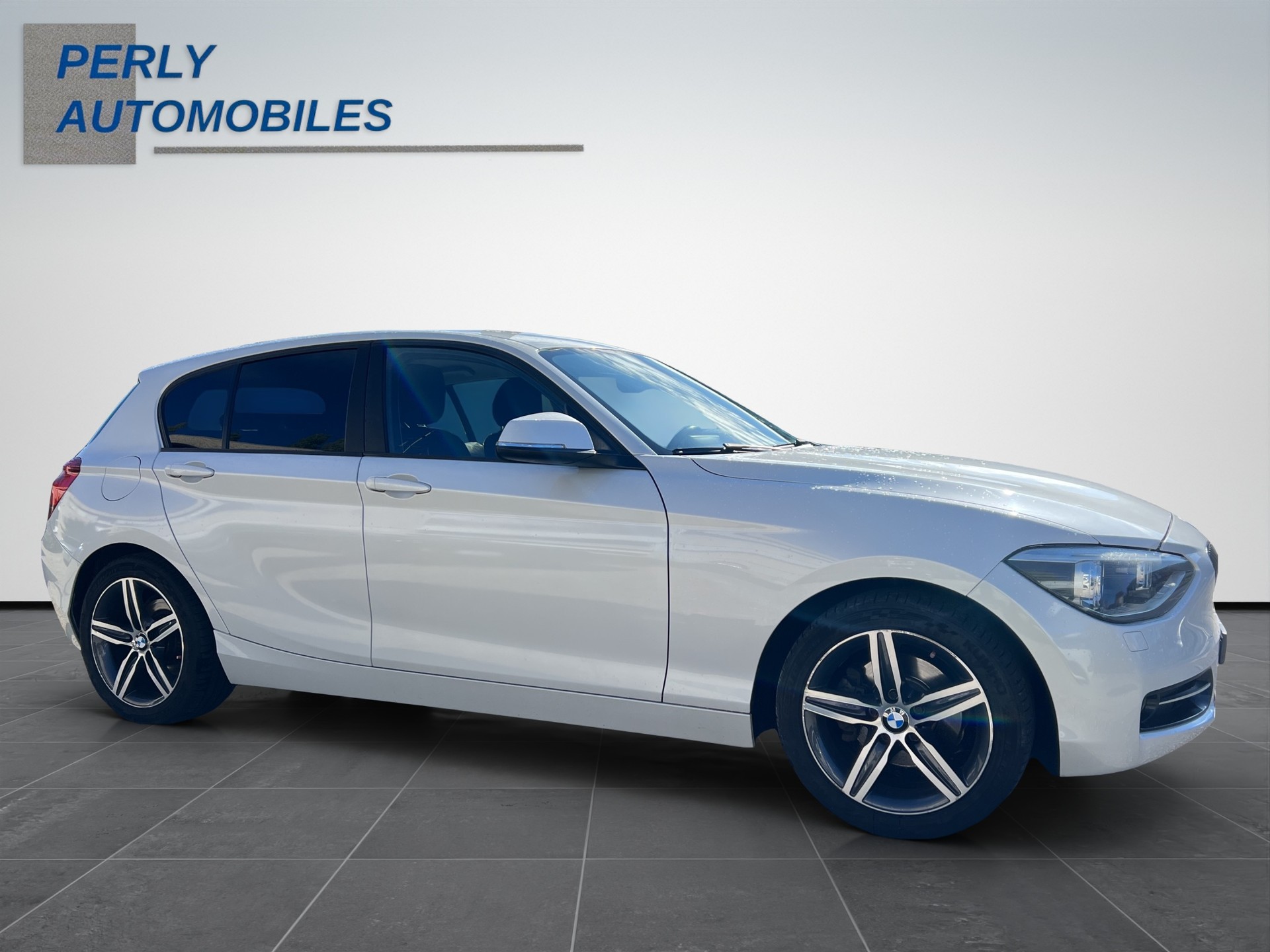 BMW 118i Sport Line-image-7