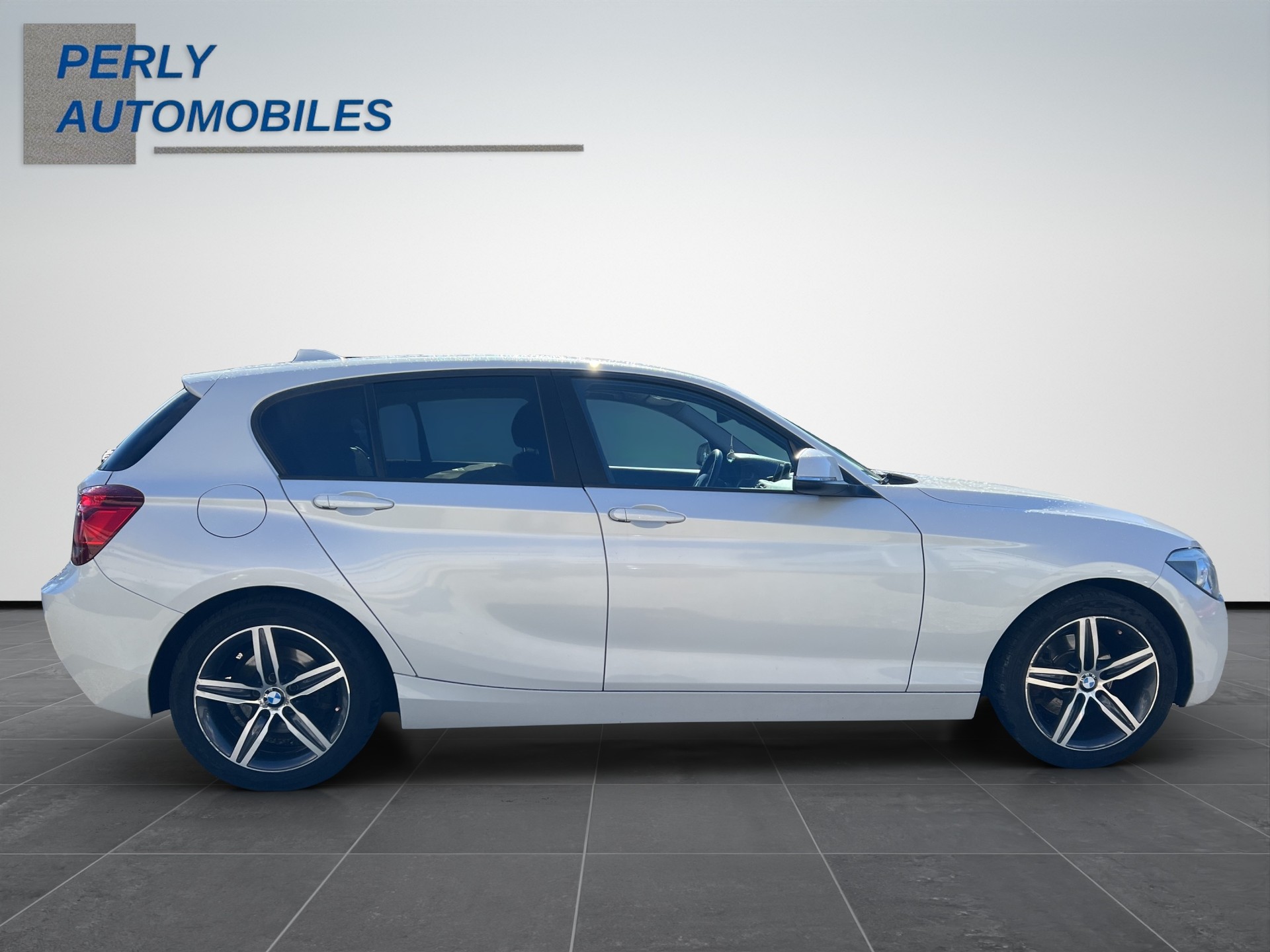 BMW 118i Sport Line-image-6