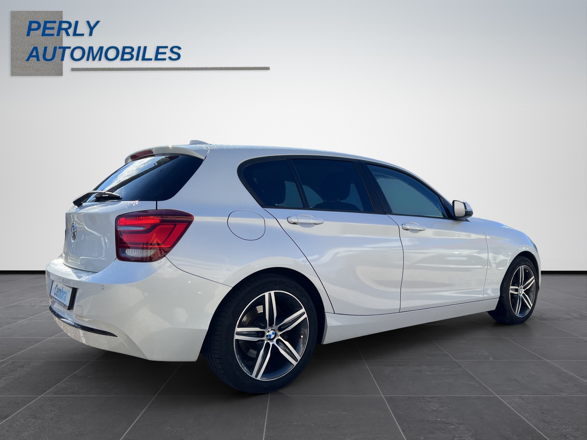 BMW 118i Sport Line-image-5