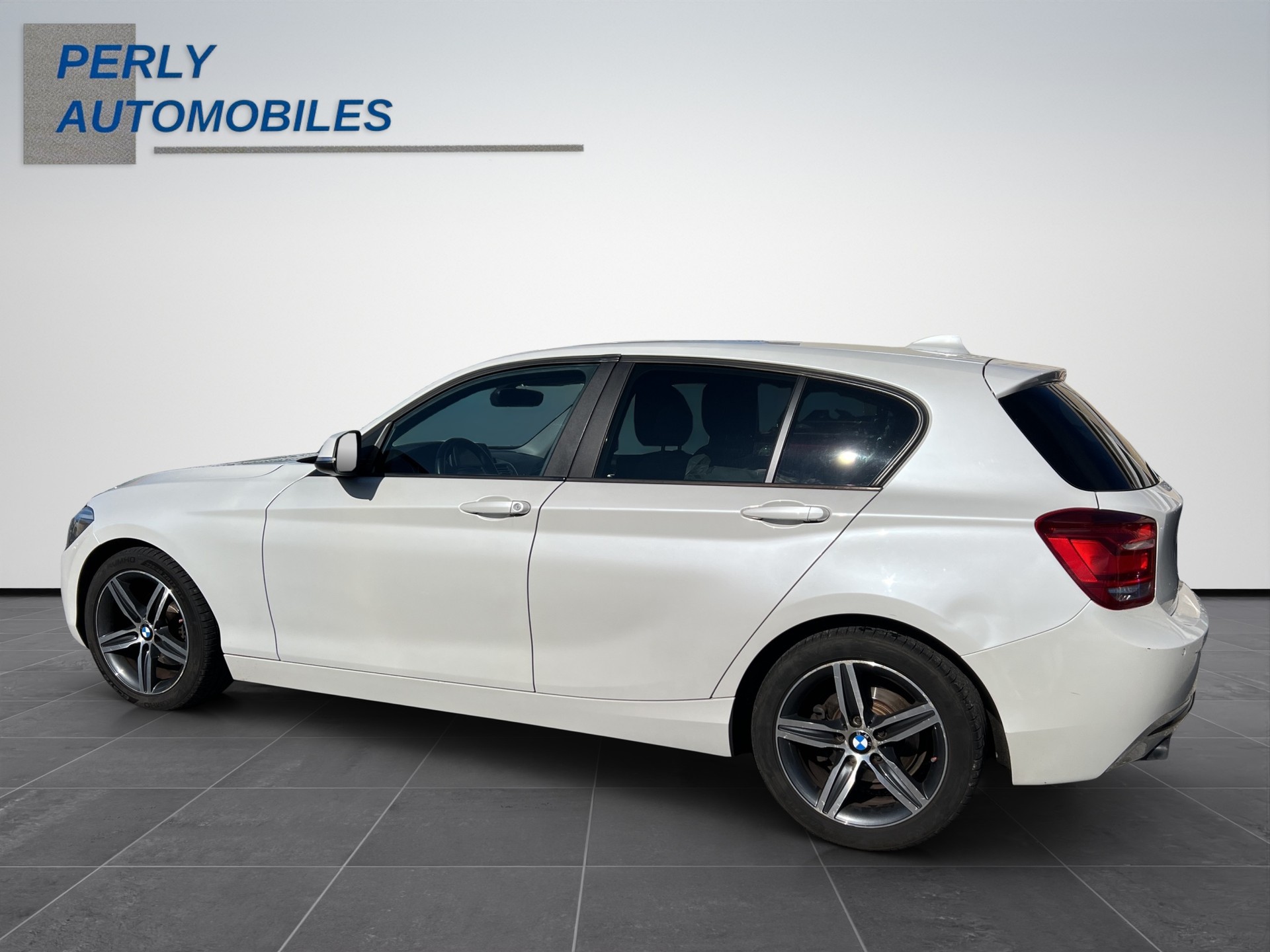BMW 118i Sport Line-image-3