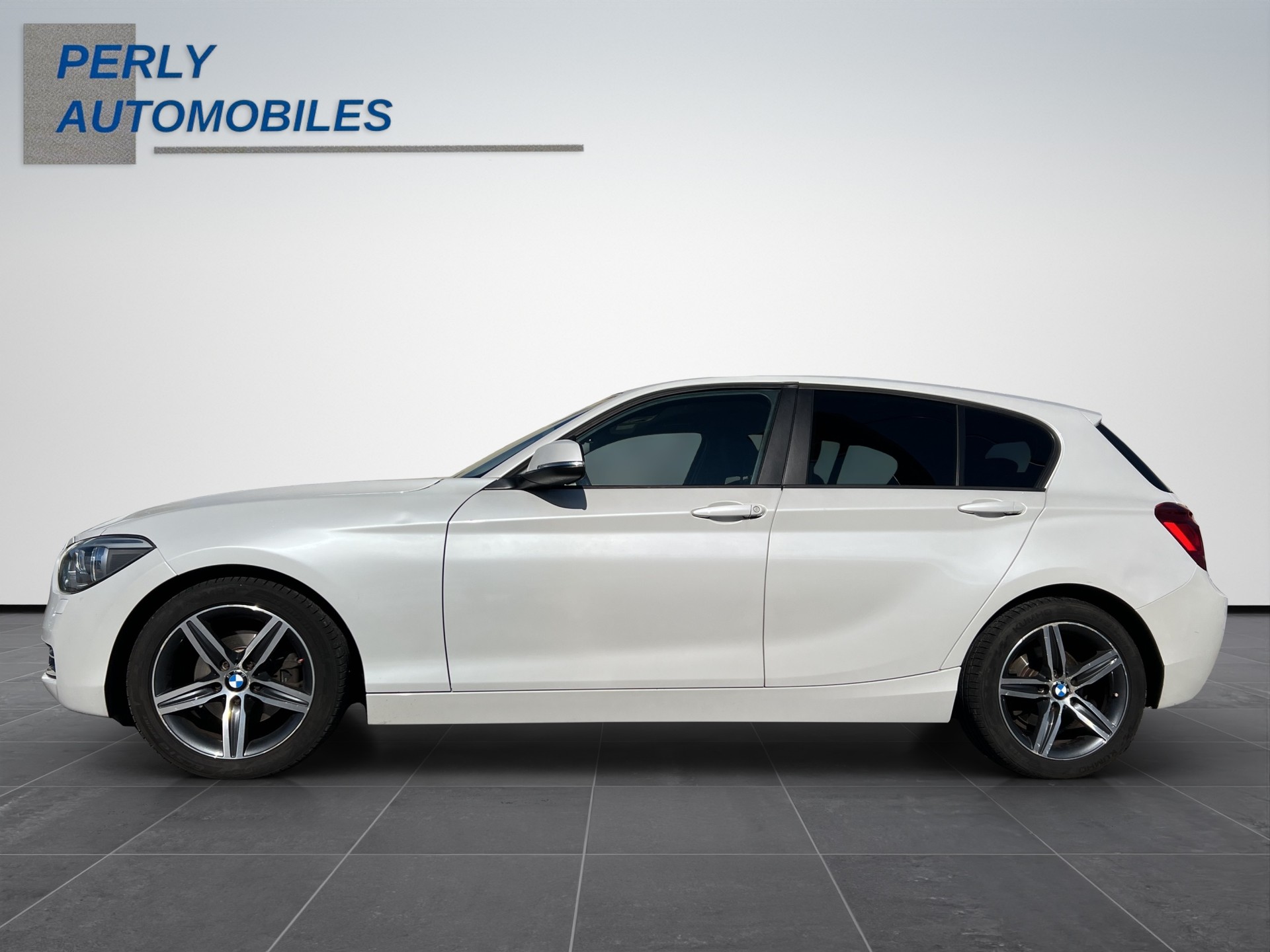 BMW 118i Sport Line-image-2