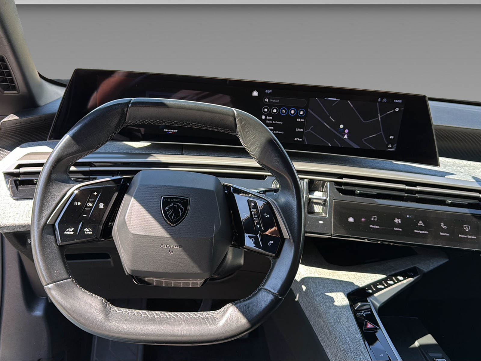 PEUGEOT 3008 1.2 Hybrid Allure-image-16