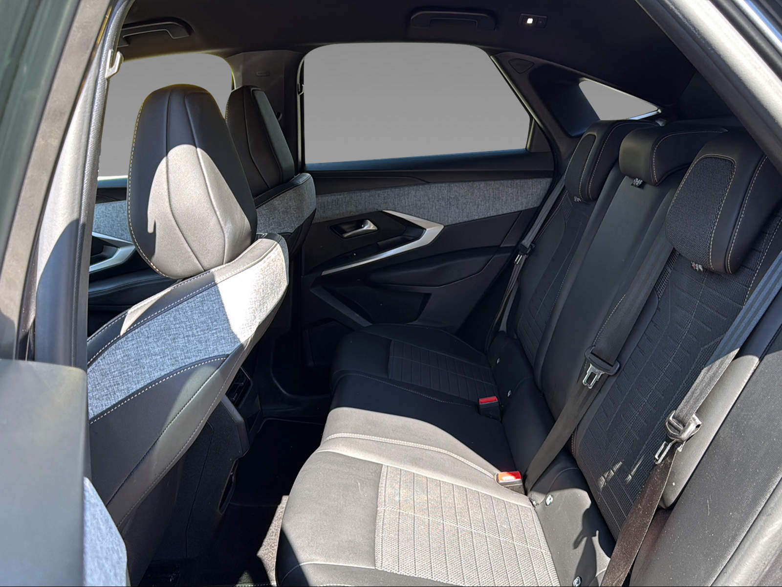 PEUGEOT 3008 1.2 Hybrid Allure-image-20