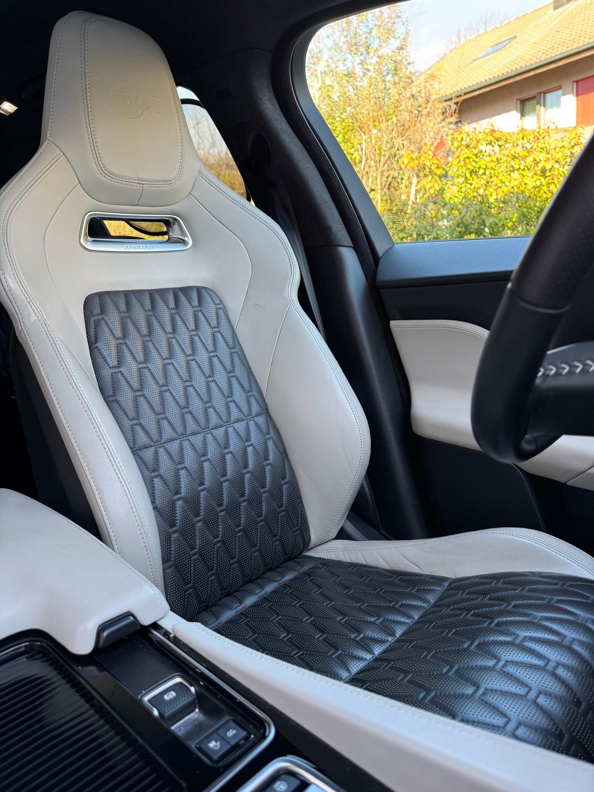 JAGUAR 5.0 V8 SVR AWD-image-4