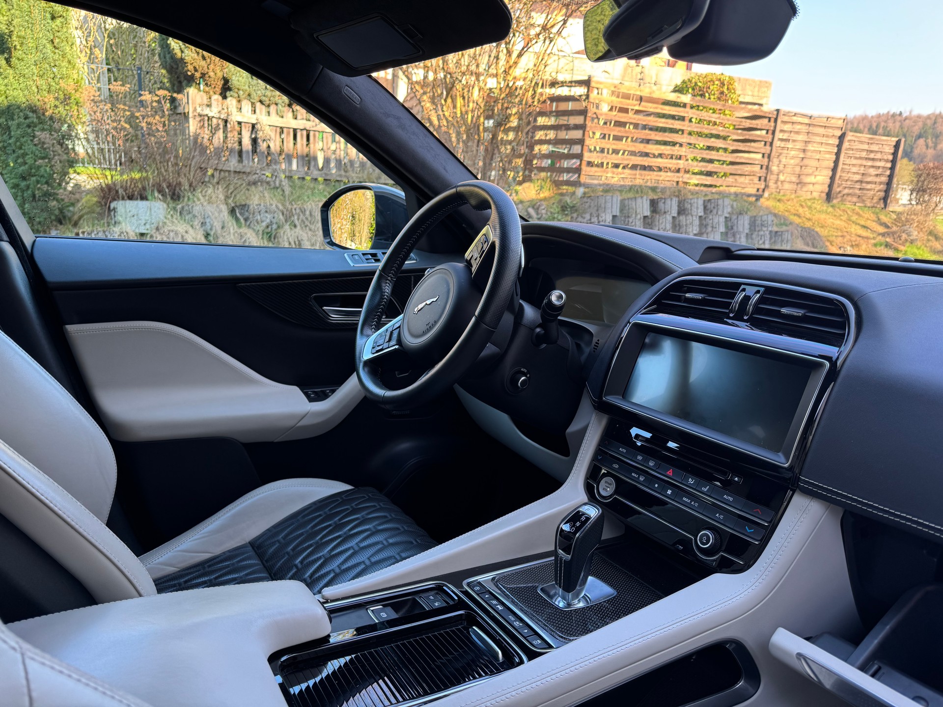 JAGUAR 5.0 V8 SVR AWD-image-1