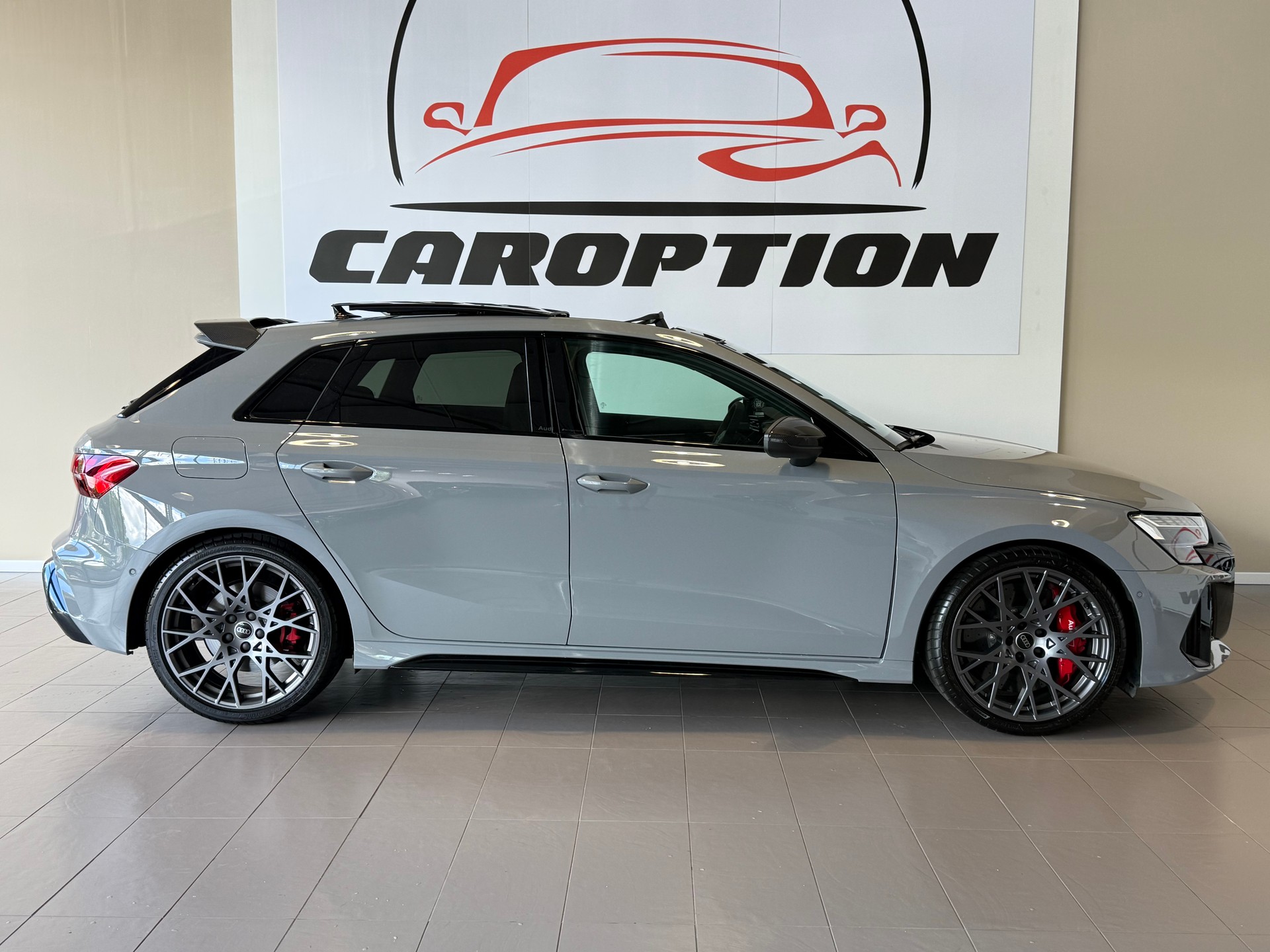 AUDI RS3 Sportback 2.5 TSI quattro S-tronic-image-5