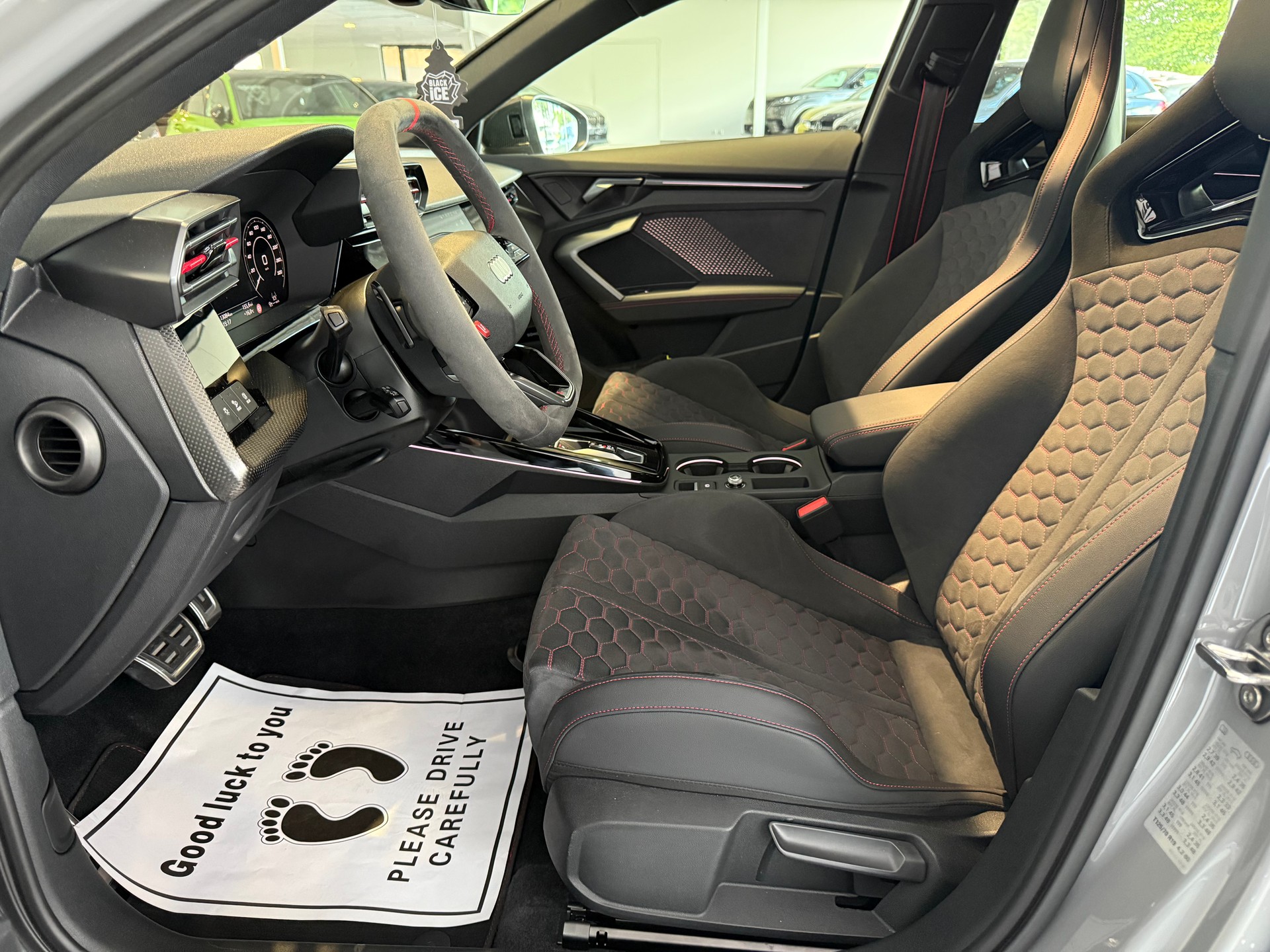 AUDI RS3 Sportback 2.5 TSI quattro S-tronic-image-16