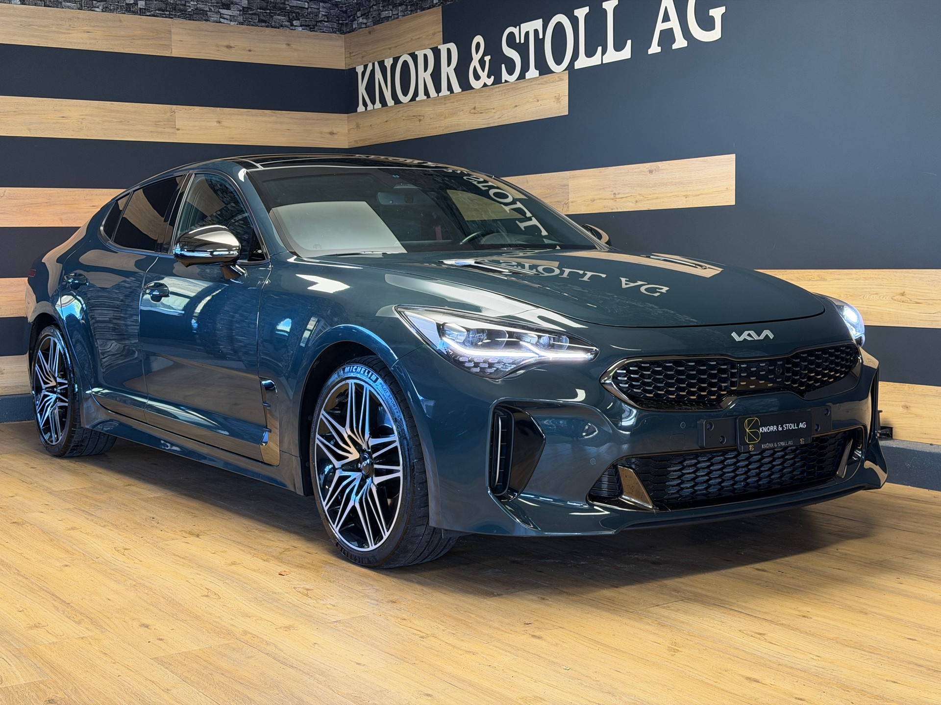 KIA Stinger 3.3 T-GDi GT Automat AWD-image-1